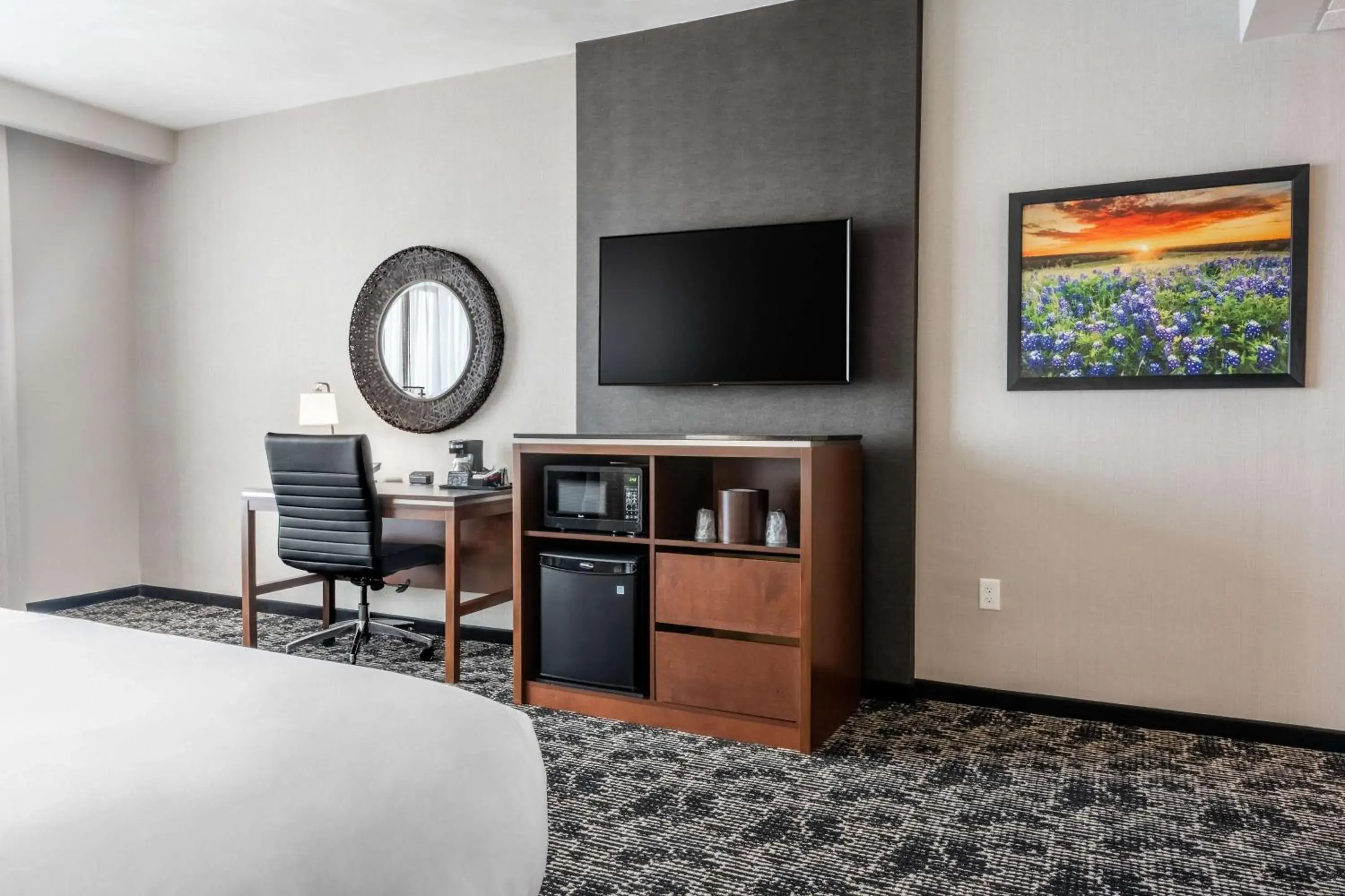 Deluxe King Room - Hearing Accessible, Roll-In Shower in Drury Plaza Hotel College Station Deluxe King Room - Hearing Accessible, Roll-In Shower in Drury Plaza Hotel College Station