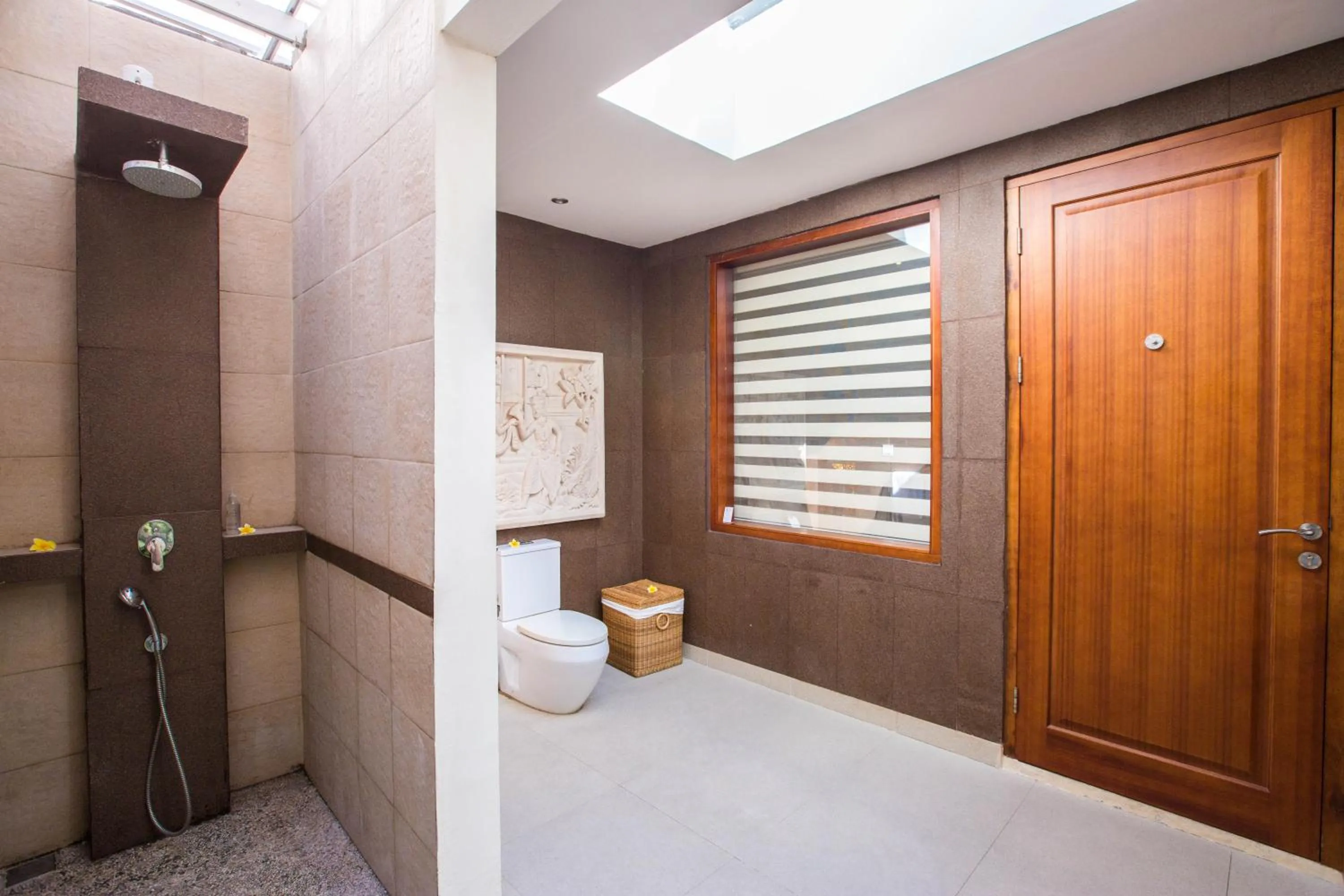 Shower in Villa Seriska Dua Sanur with Private Pool