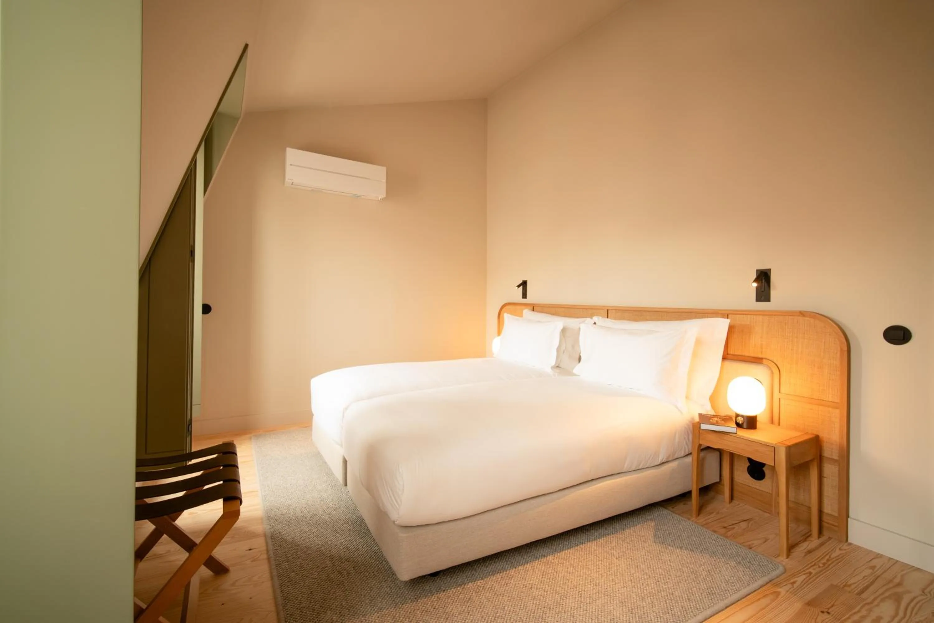 Bedroom, Bed in The Verse