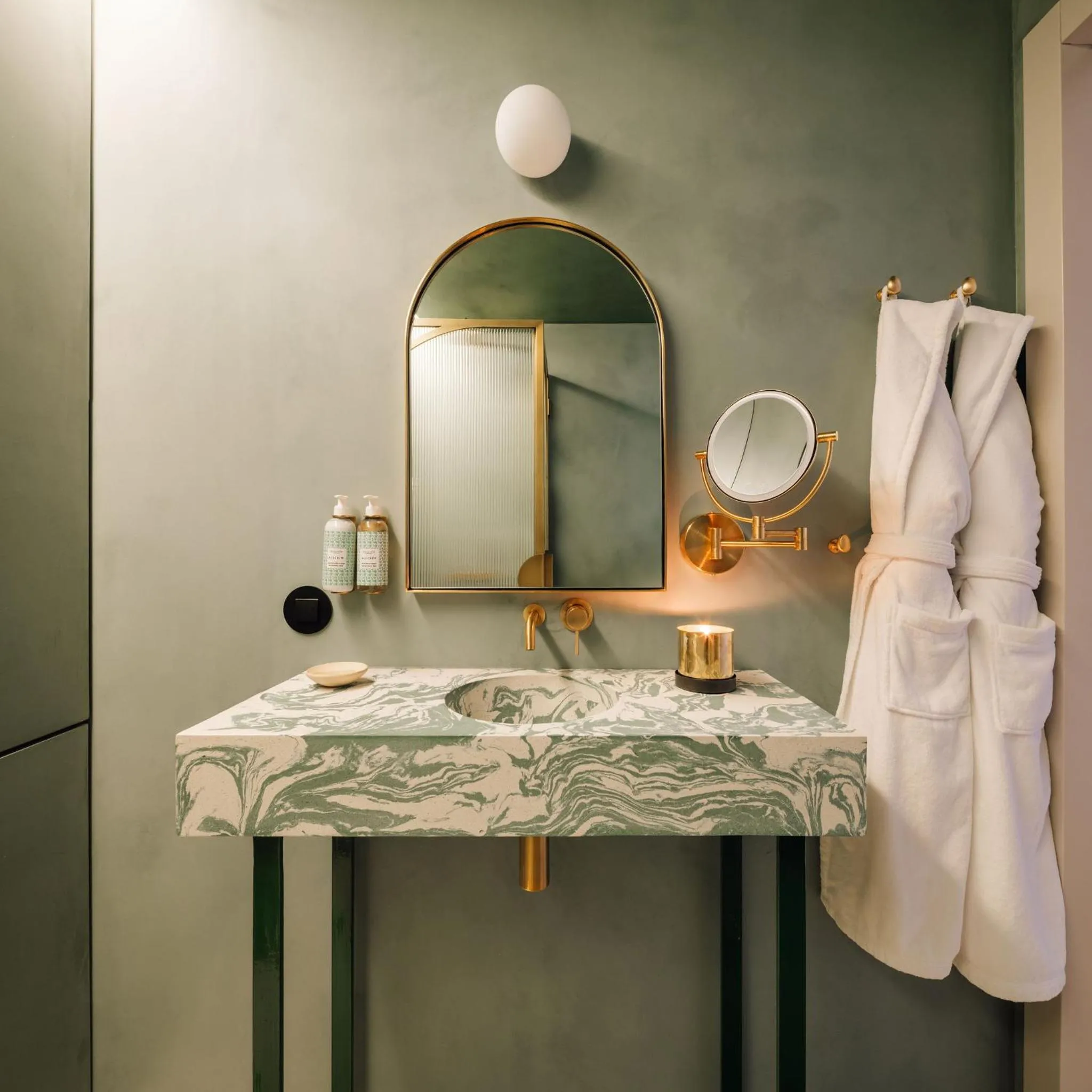 Bathroom in The Verse