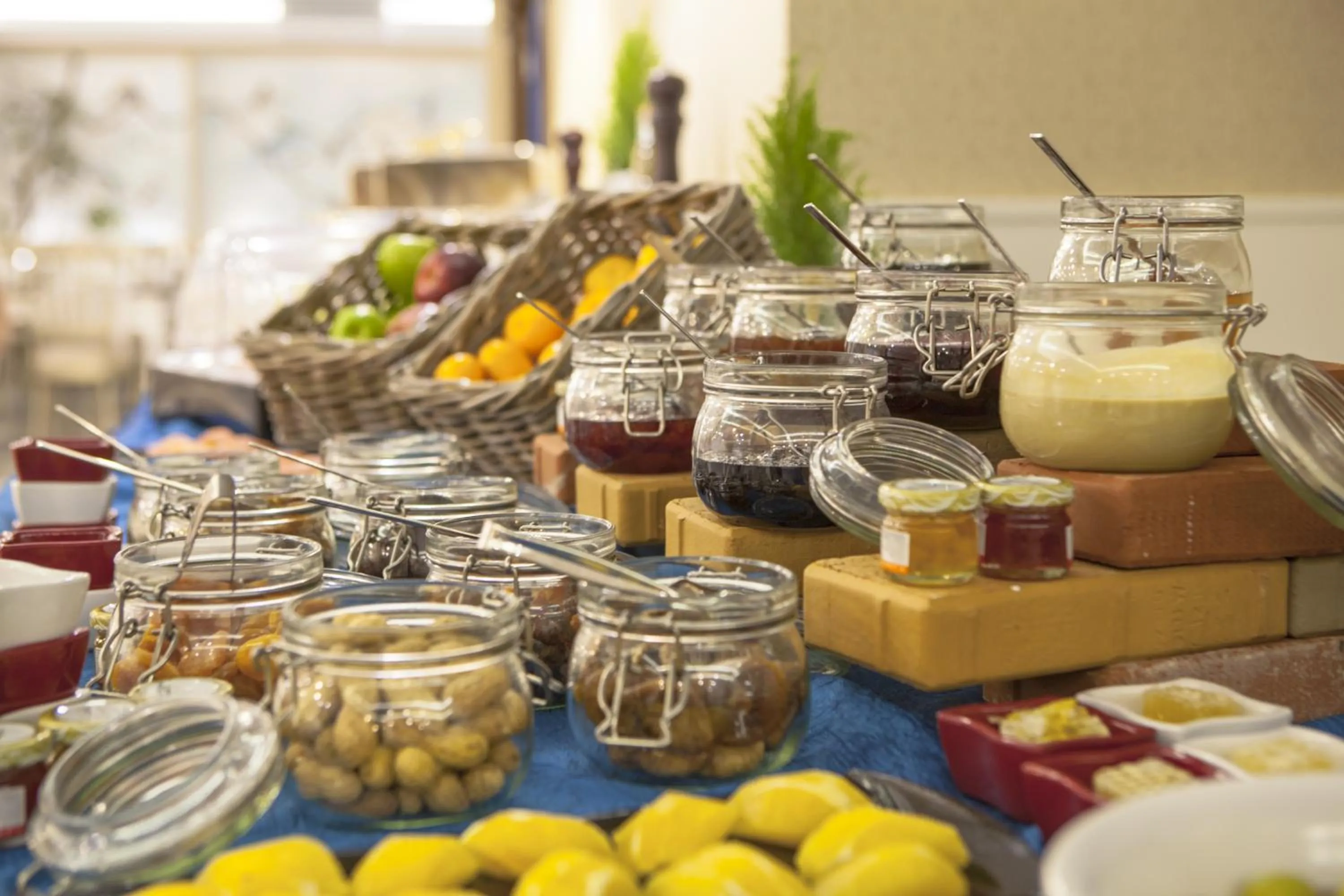 Restaurant/places to eat in Raymar Hotels Ankara