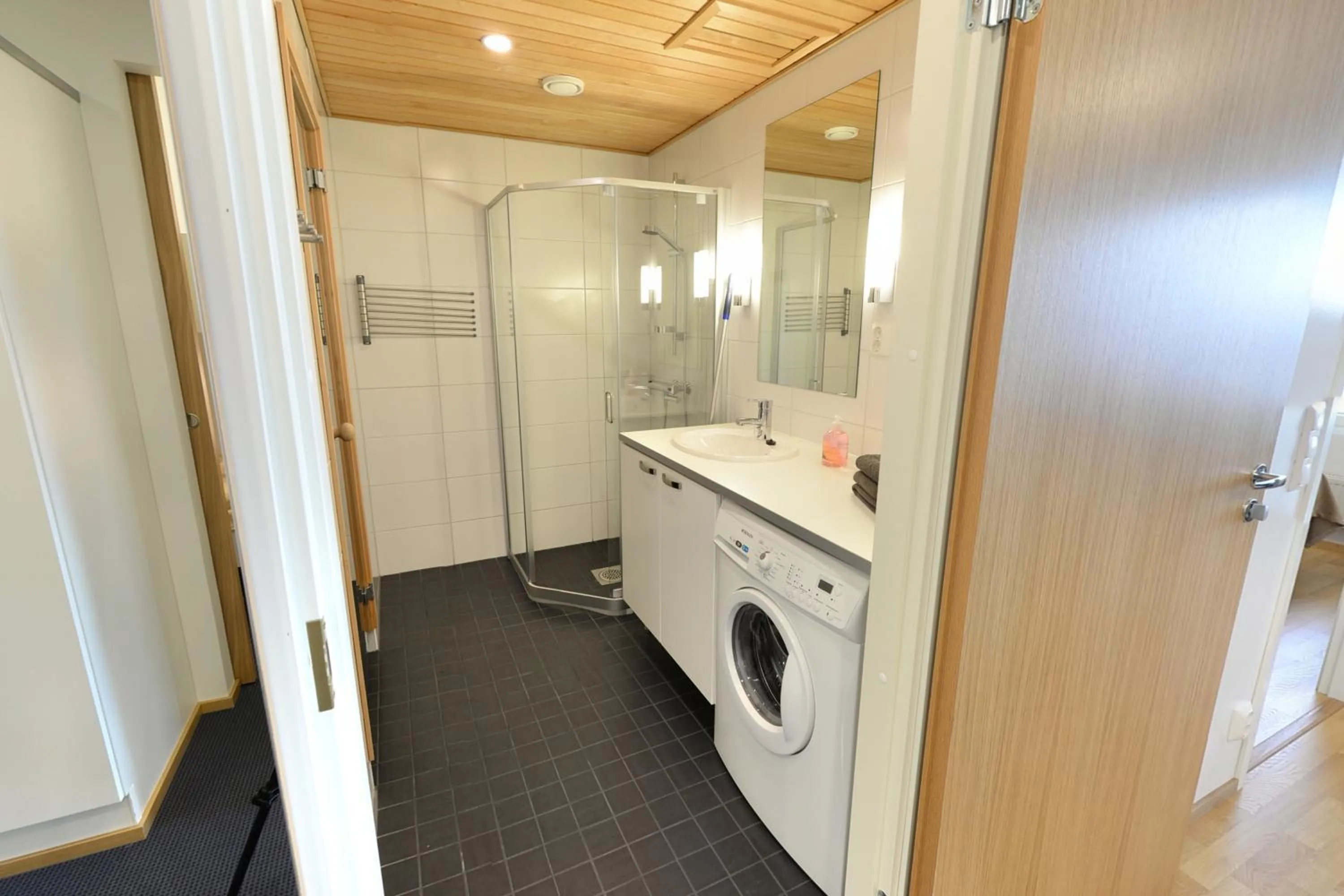 Bathroom in Forenom Serviced Apartments Tampere Pyynikki