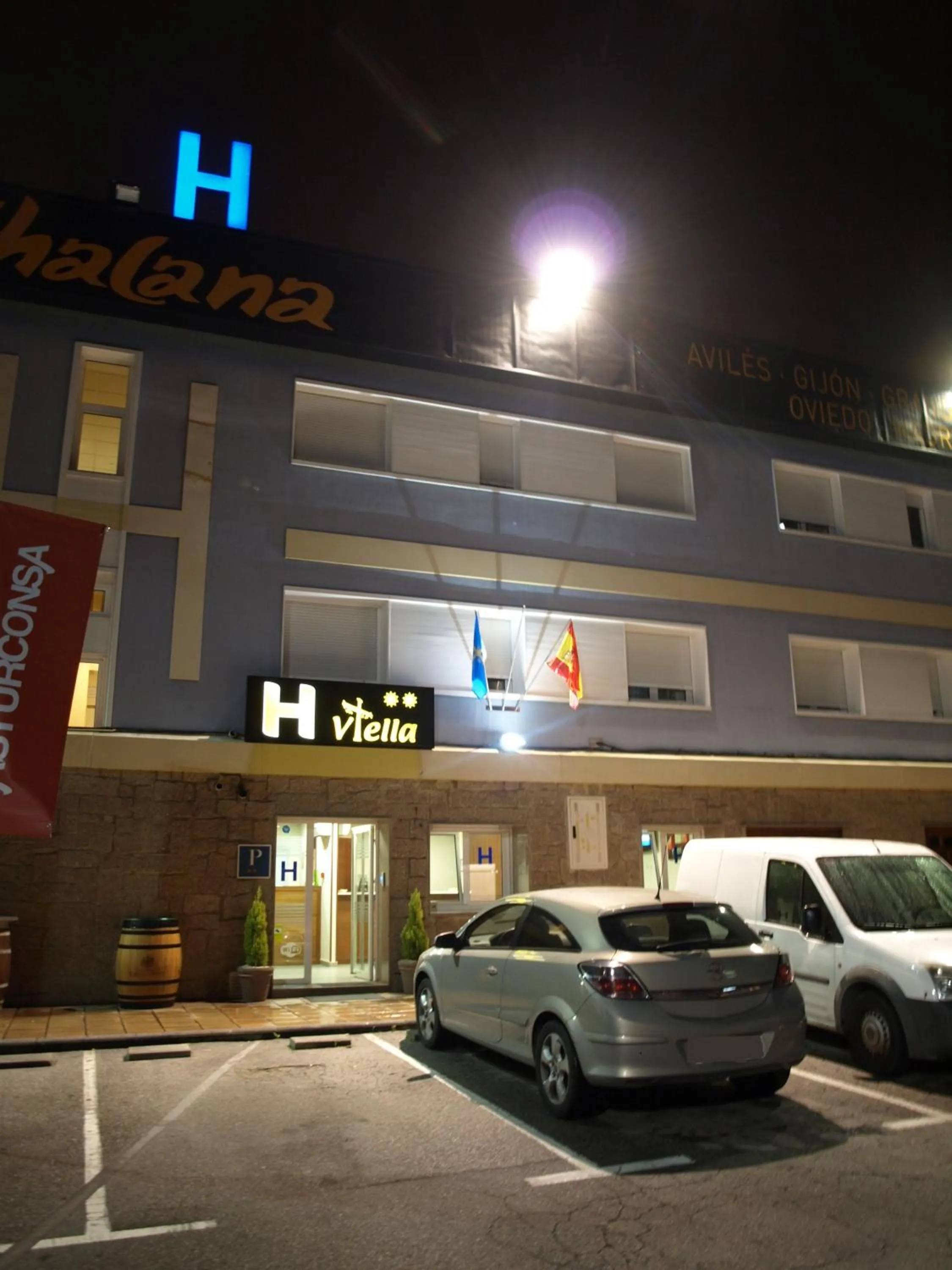Facade/entrance in Pension Viella Asturias