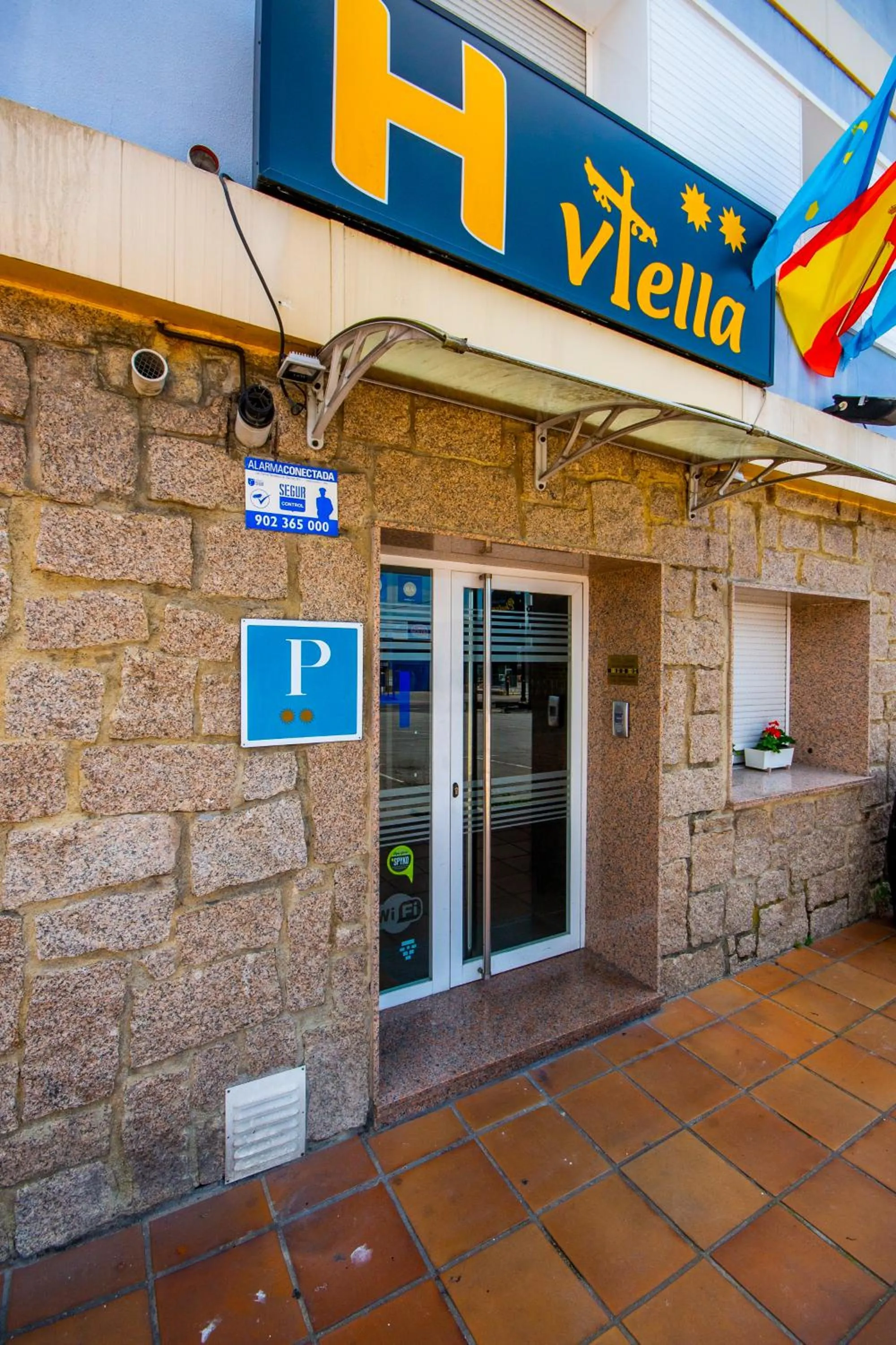 Facade/entrance in Pension Viella Asturias
