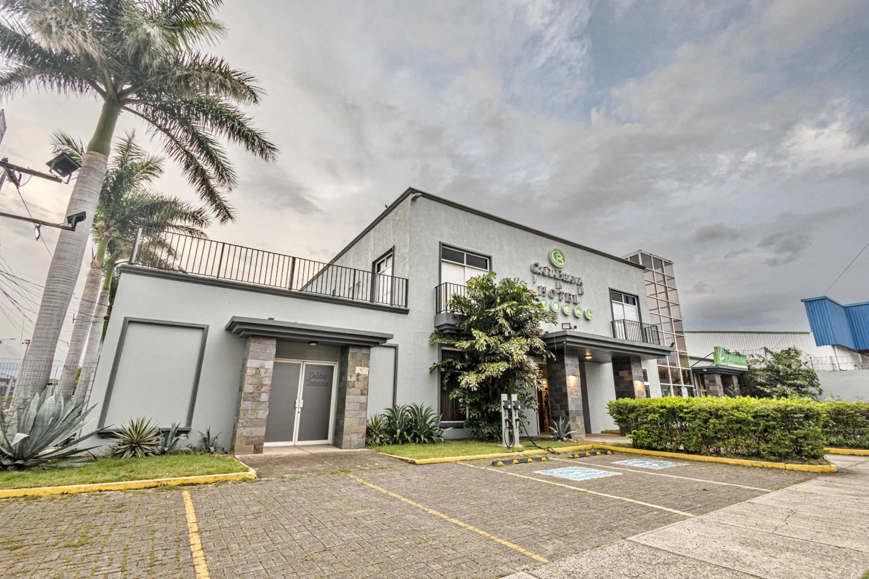 Hotel Caña Brava Inn