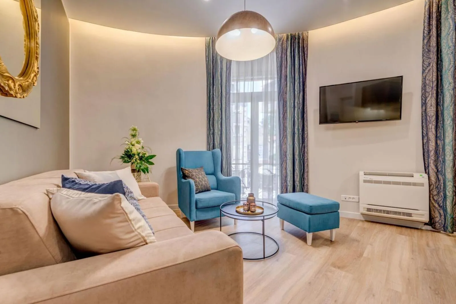 Royal Theatre Apartment