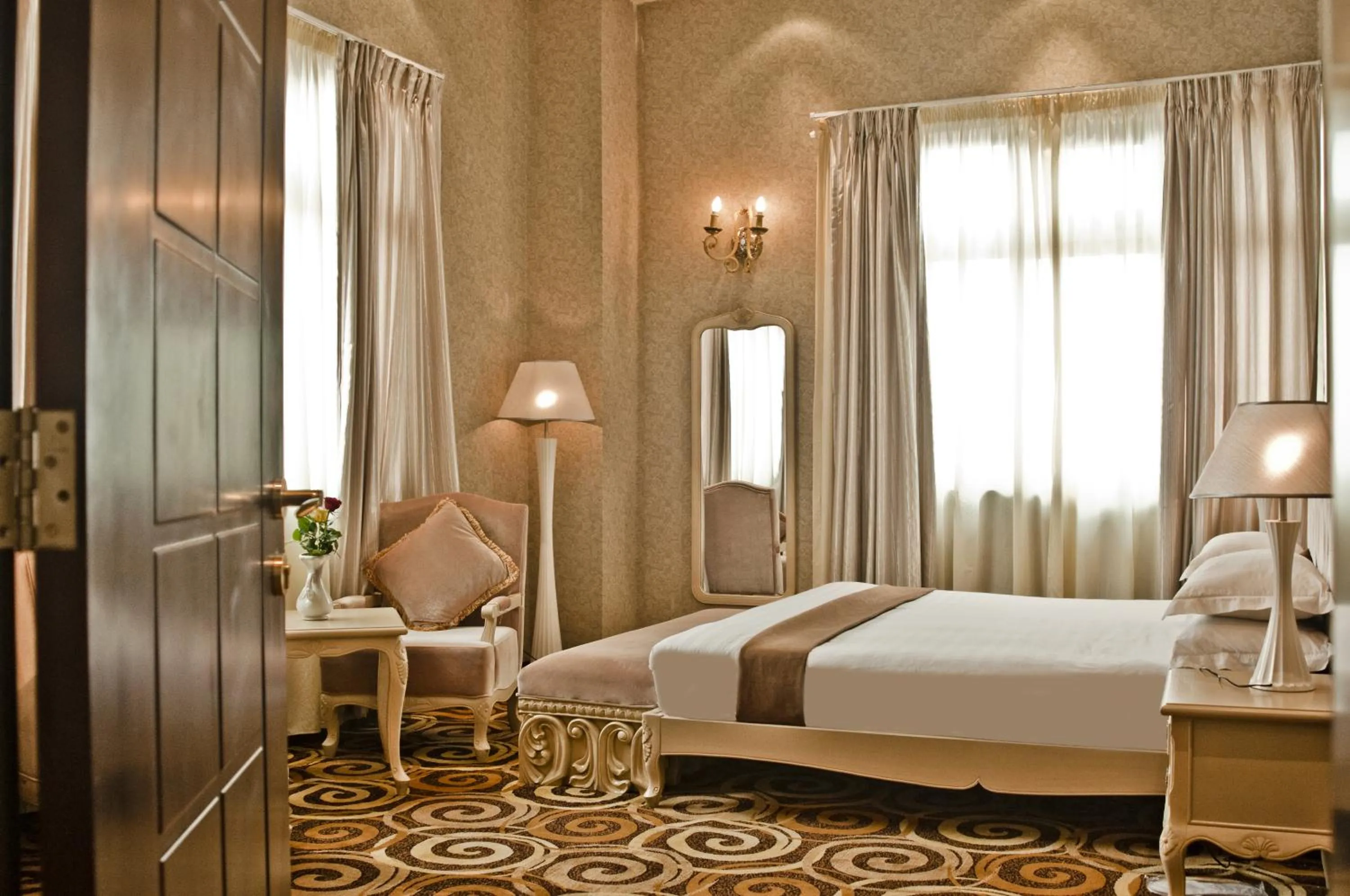 Bedroom, Bed in Ambassador Hotel