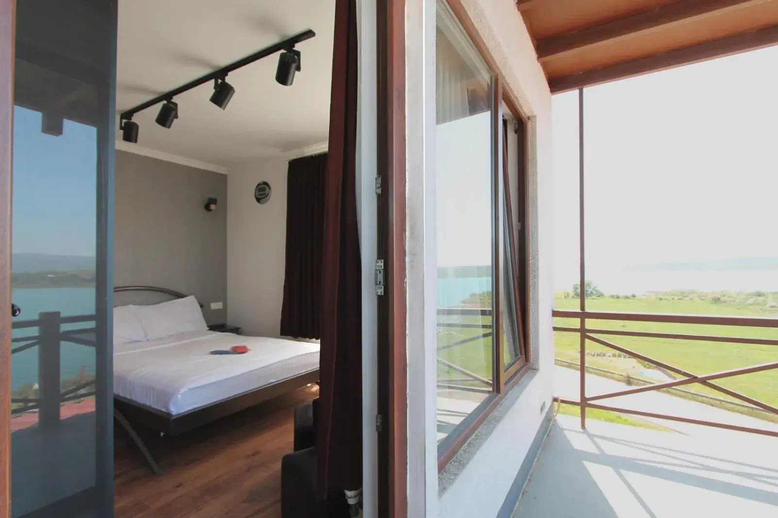 Deluxe Double Room with Balcony and Sea View in Aphra Hotel Tbilisi Deluxe Double Room with Balcony and Sea View in Aphra Hotel Tbilisi