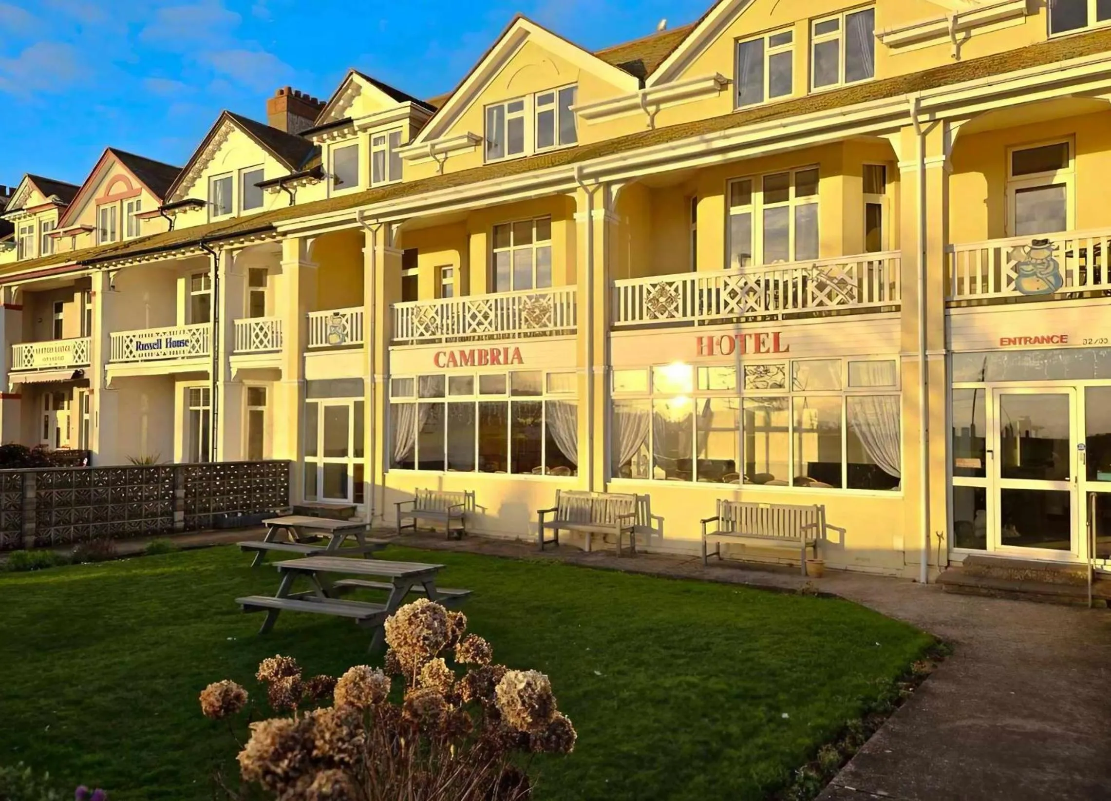 Facade/entrance in Cambria Hotel