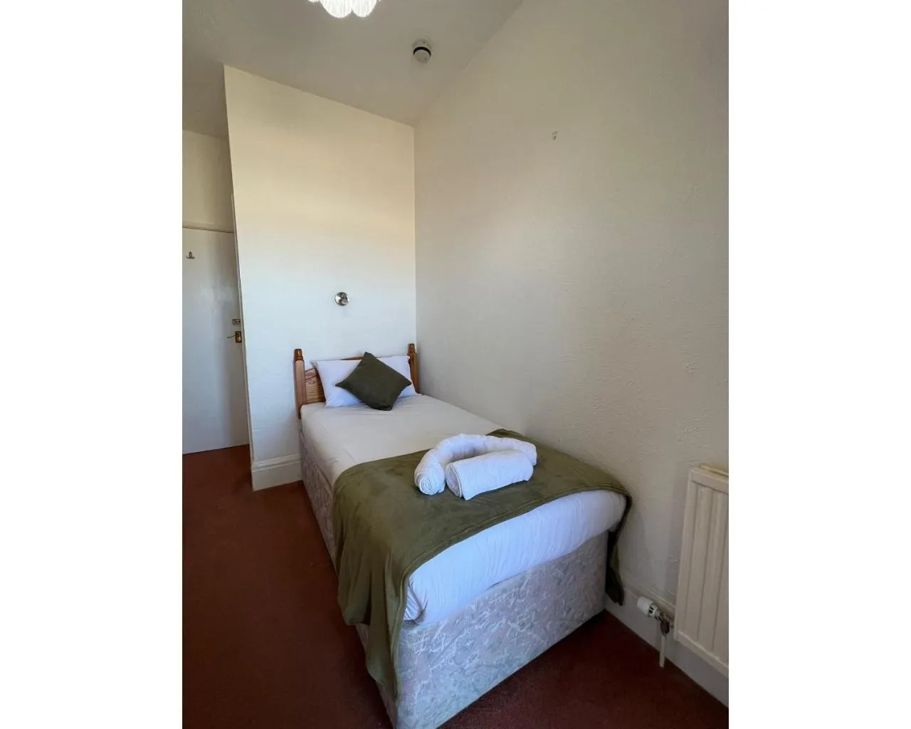 Bedroom, Bed in Cambria Hotel