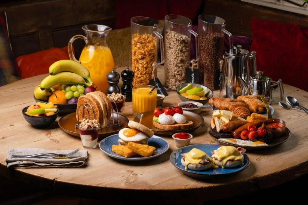 Breakfast in The White Hart, South Harting