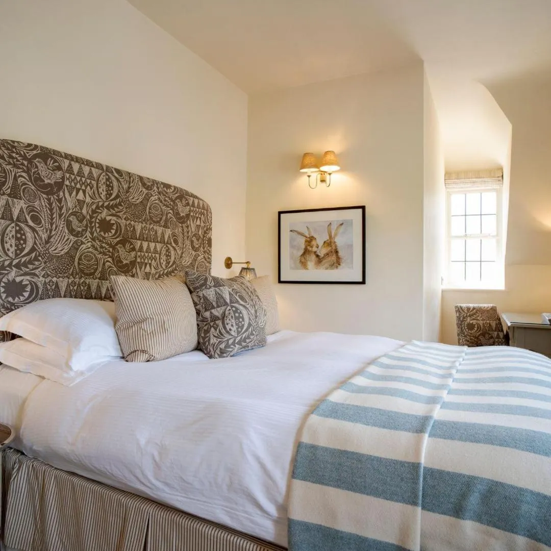 Bed in The Hare & Hounds Hotel