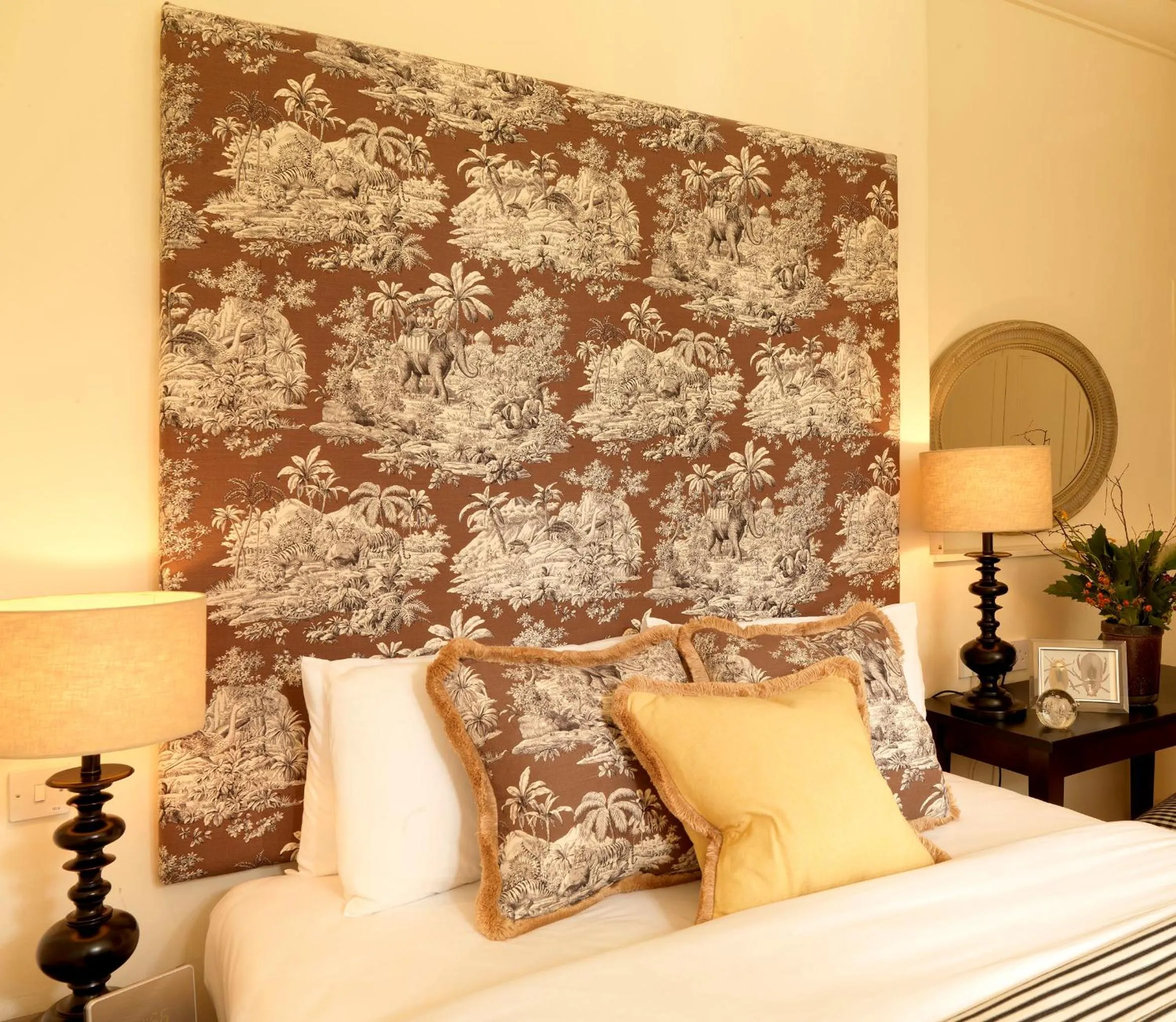 Bedroom, Bed in The Hare & Hounds Hotel