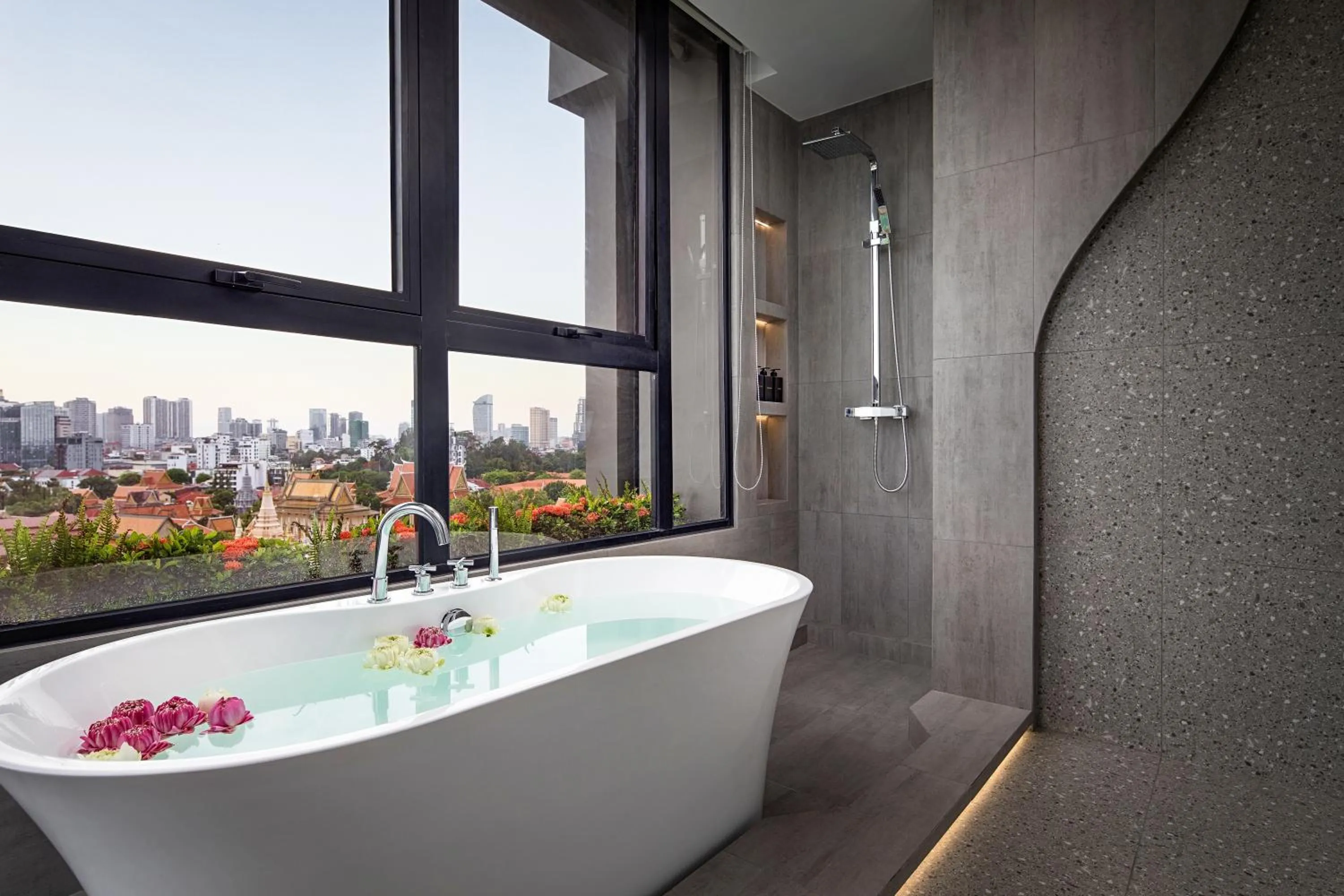 Bathroom in Chaiya Palace Hotel