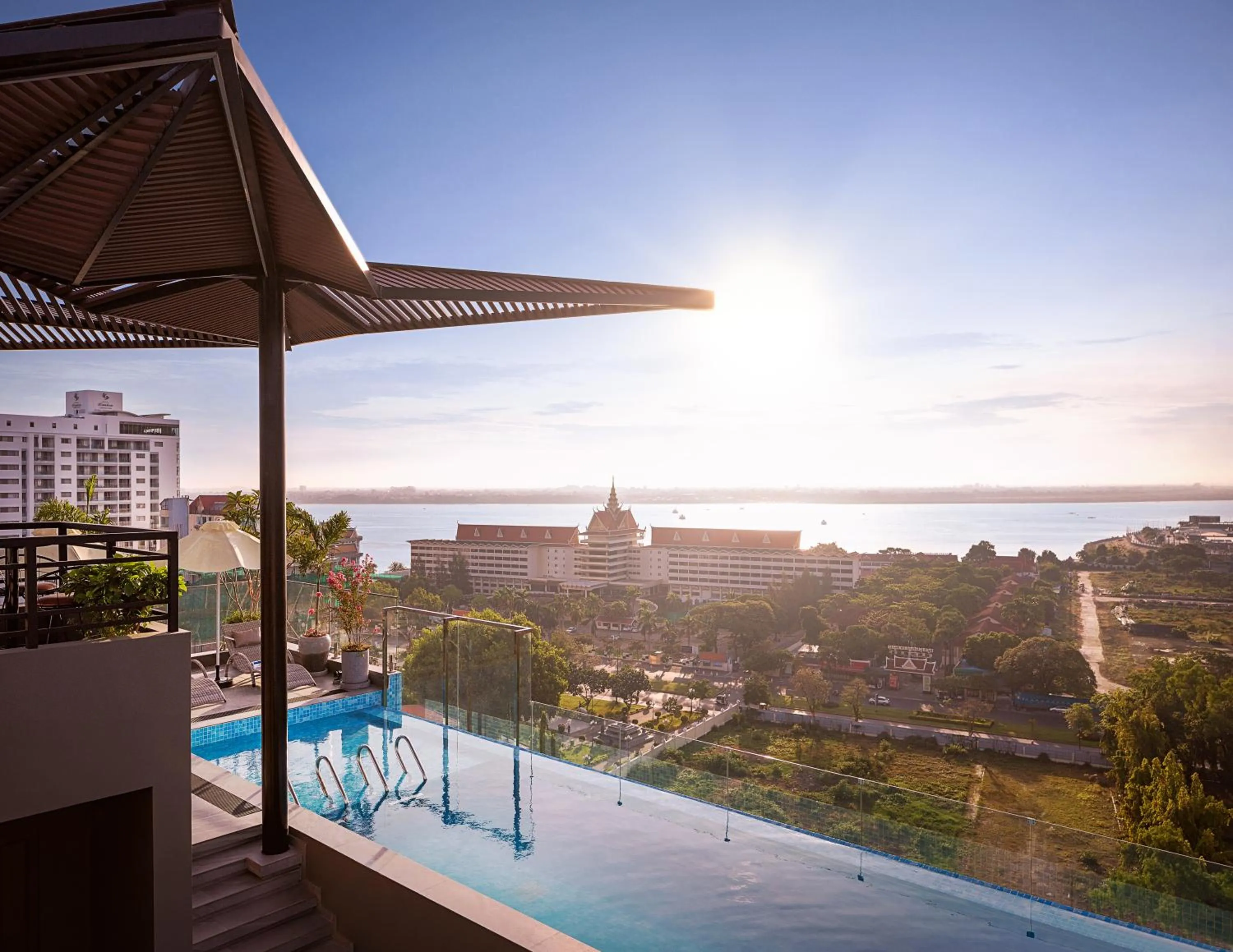 Day in Chaiya Palace Hotel