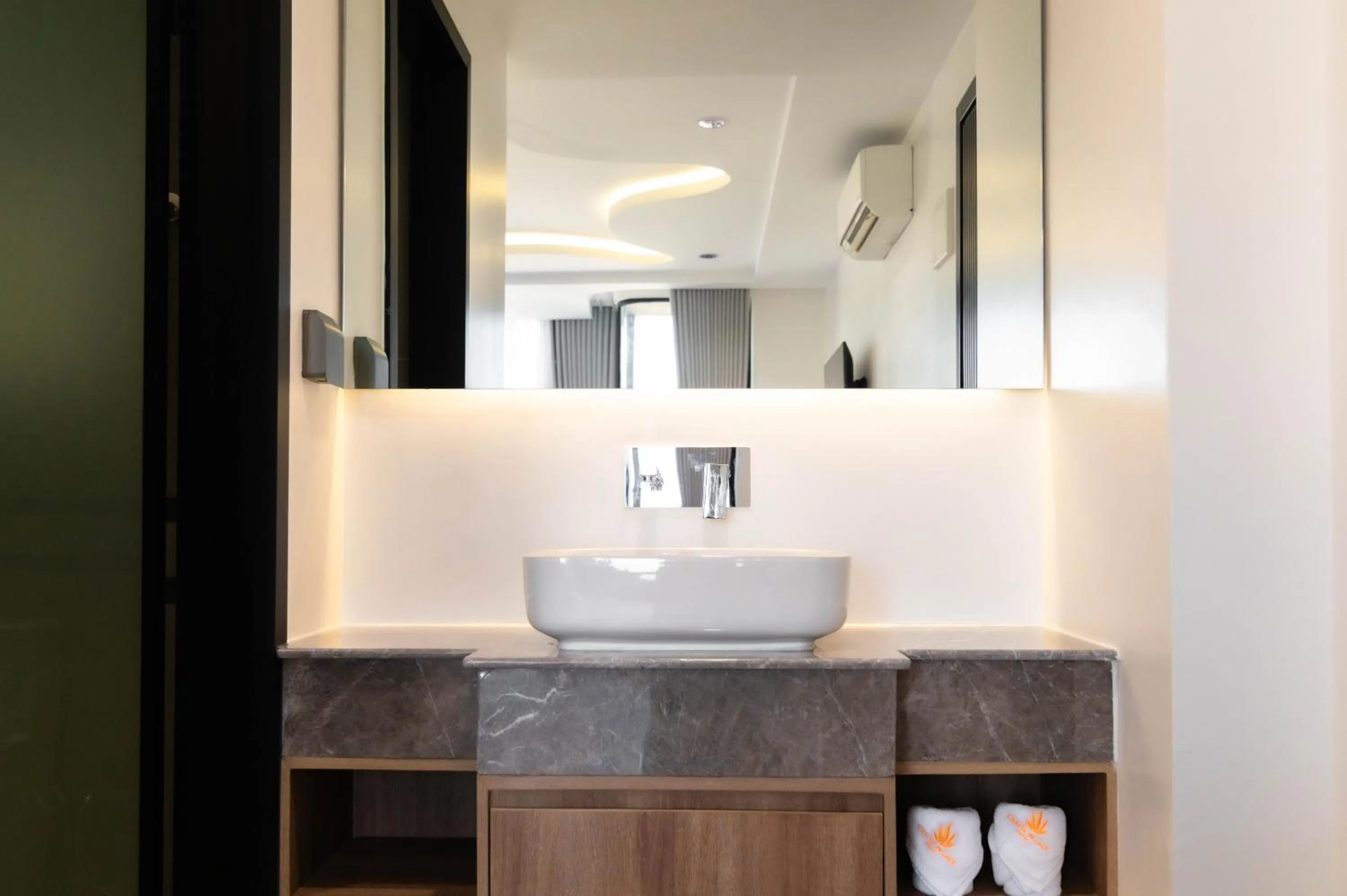 Bathroom in Chaiya Palace Hotel