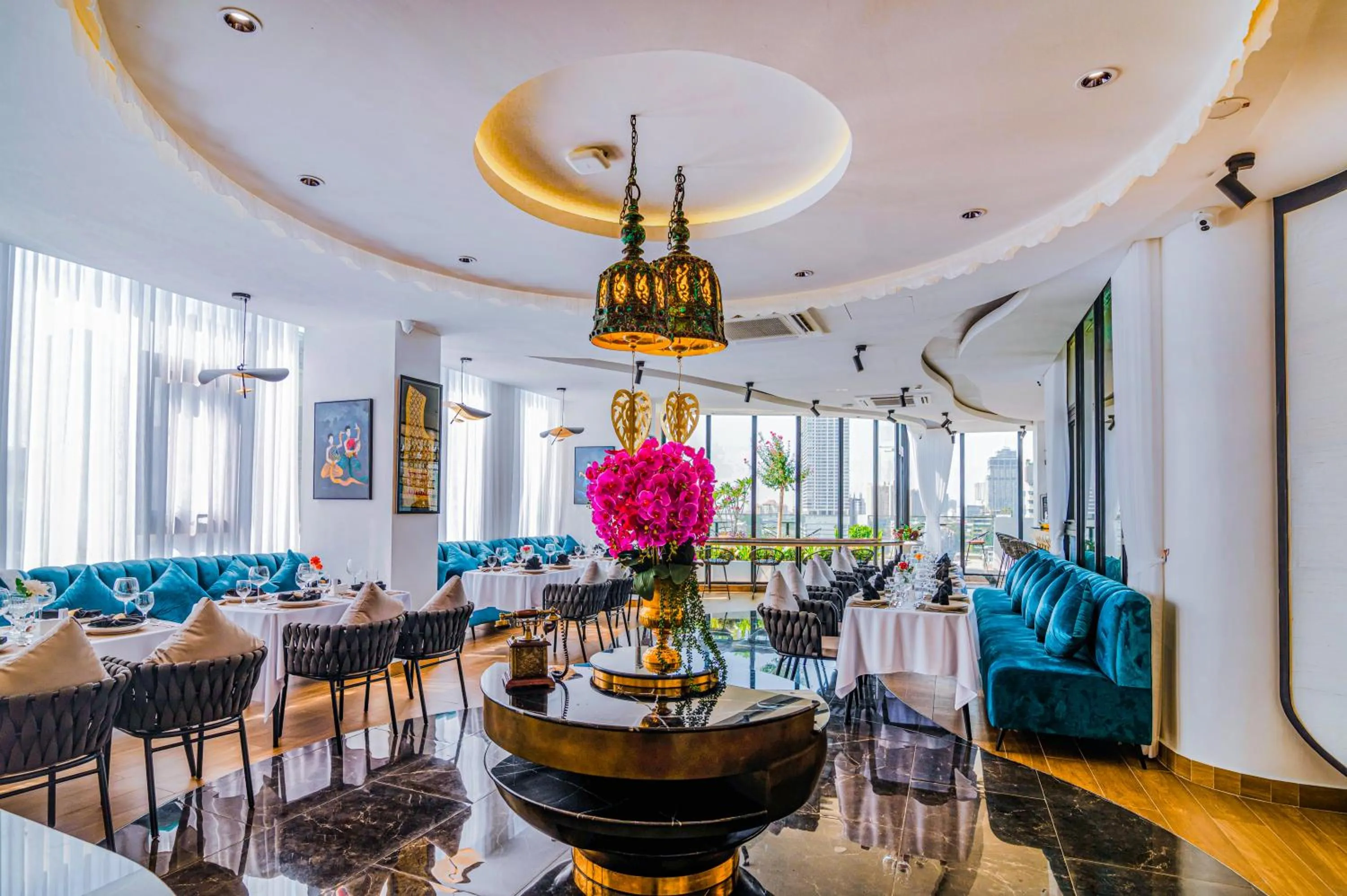 Restaurant/places to eat in Chaiya Palace Hotel