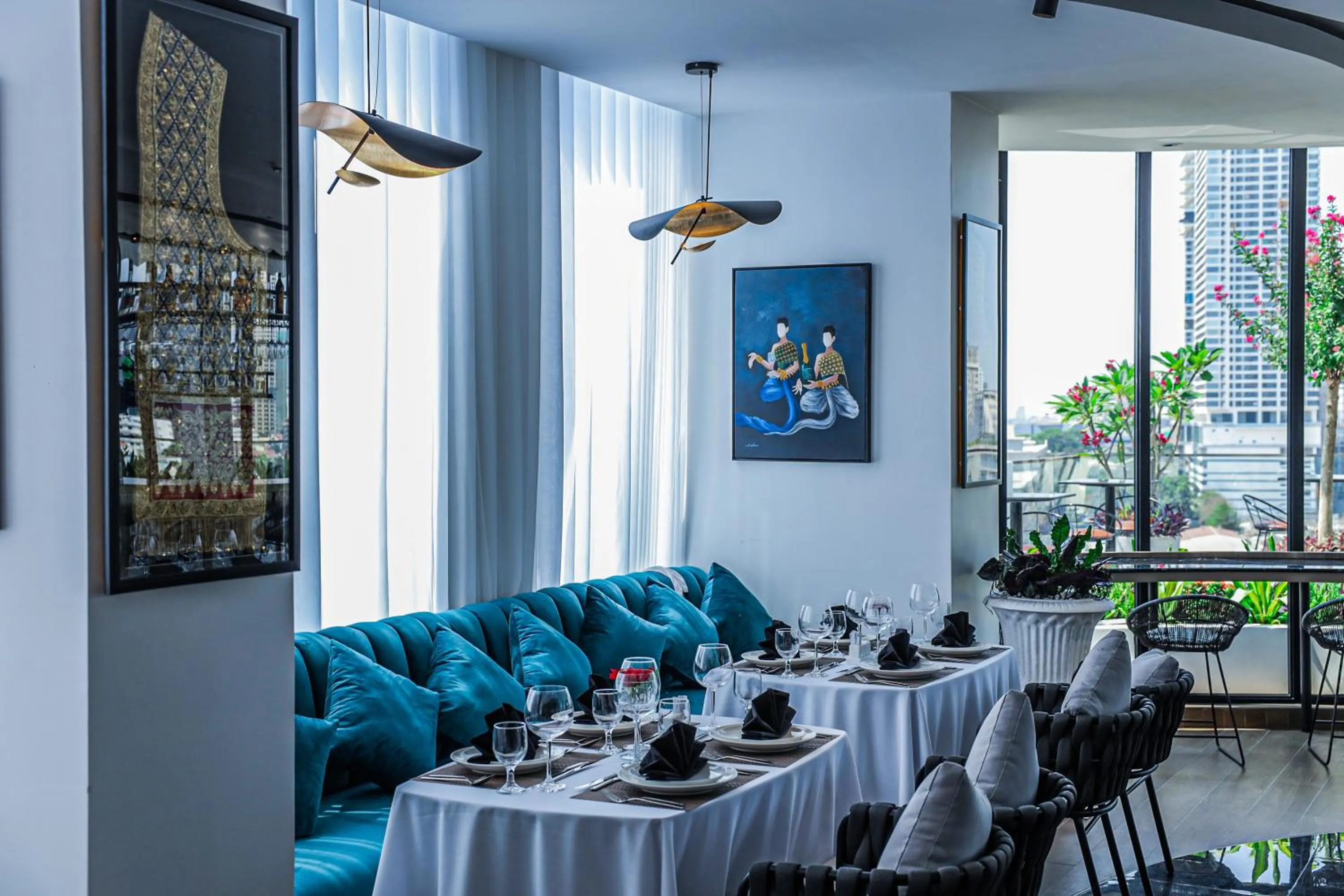 Restaurant/places to eat in Chaiya Palace Hotel