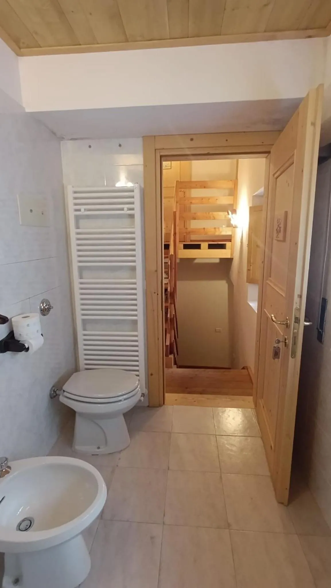 Shower in ALBERGO DIFFUSO ORNICA NEL CUORE