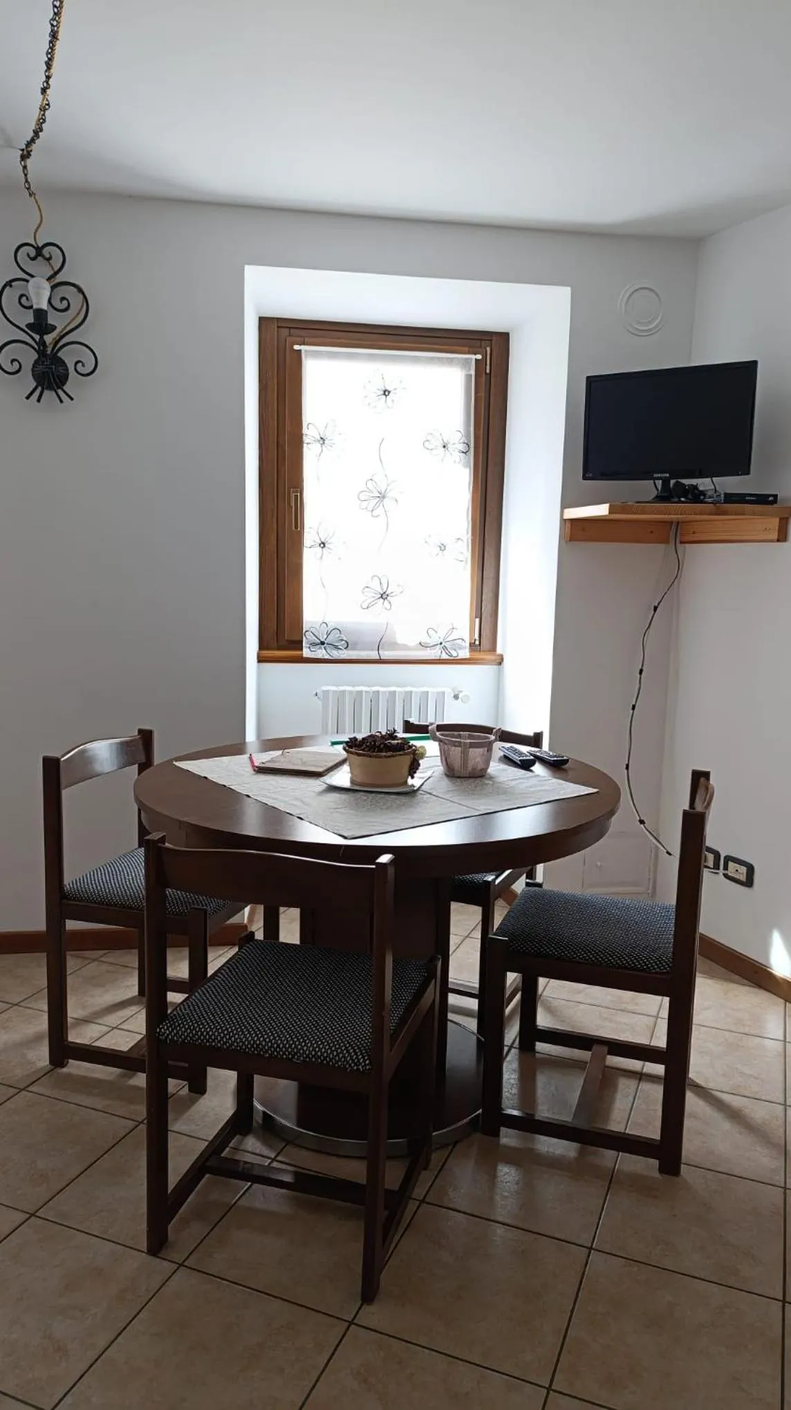 Communal lounge/ TV room in ALBERGO DIFFUSO ORNICA NEL CUORE