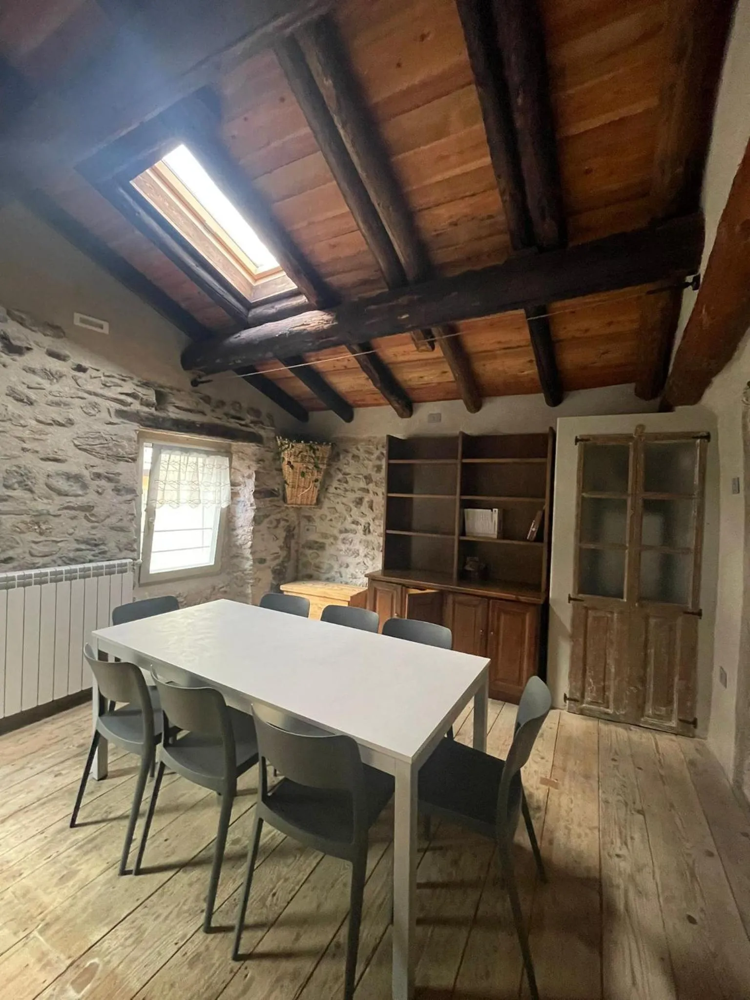 Dining area in ALBERGO DIFFUSO ORNICA NEL CUORE