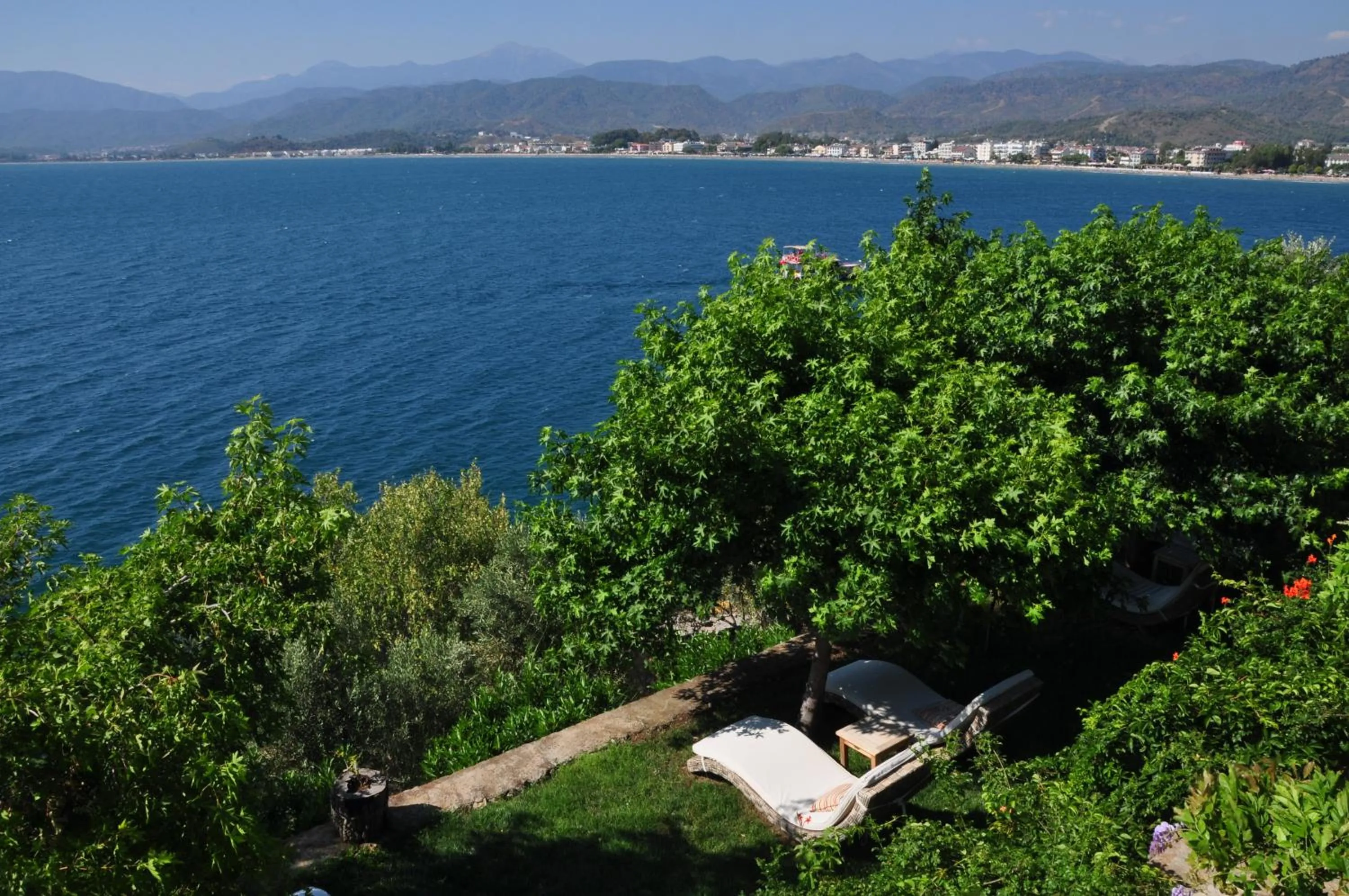 Garden in Ece Hotel Sovalye Island