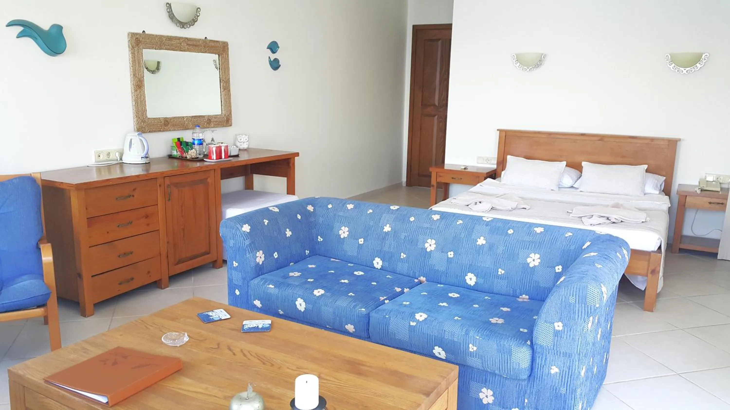 Seating area, Bed in Ece Hotel Sovalye Island