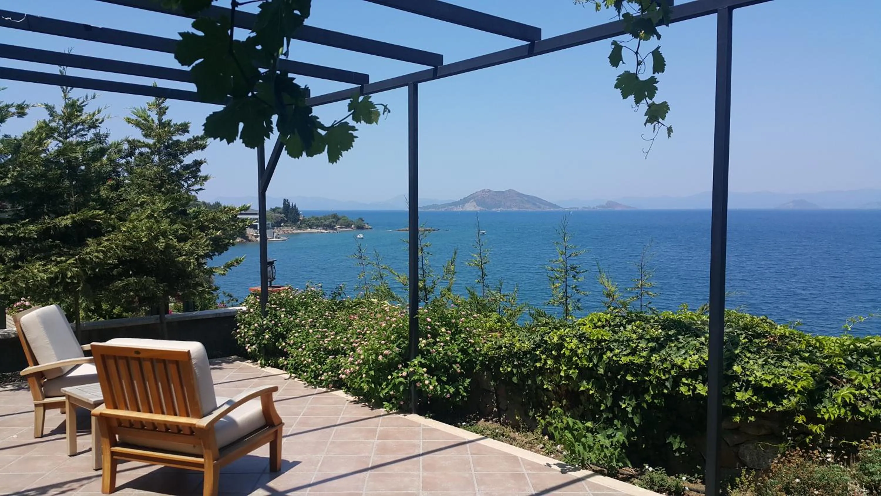 Garden in Ece Hotel Sovalye Island