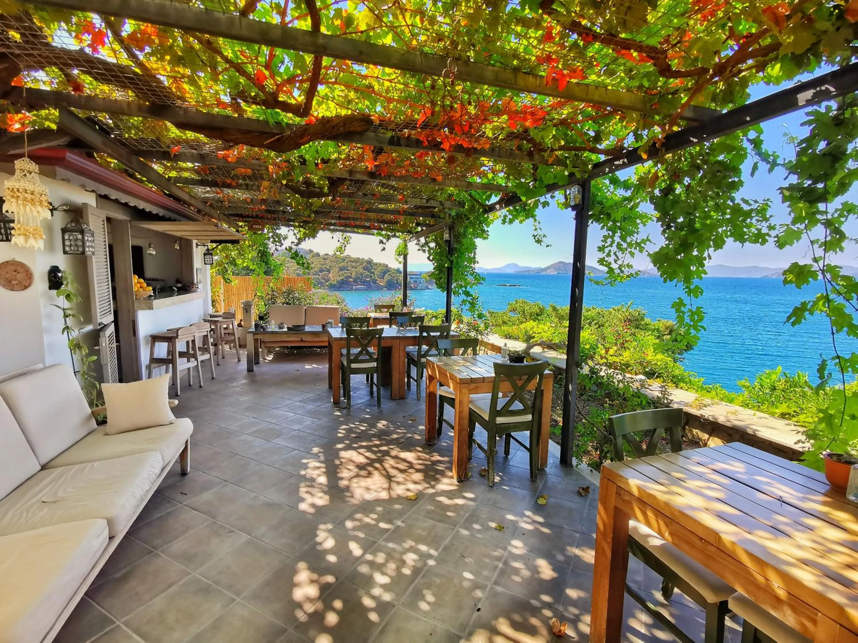 Garden in Ece Hotel Sovalye Island