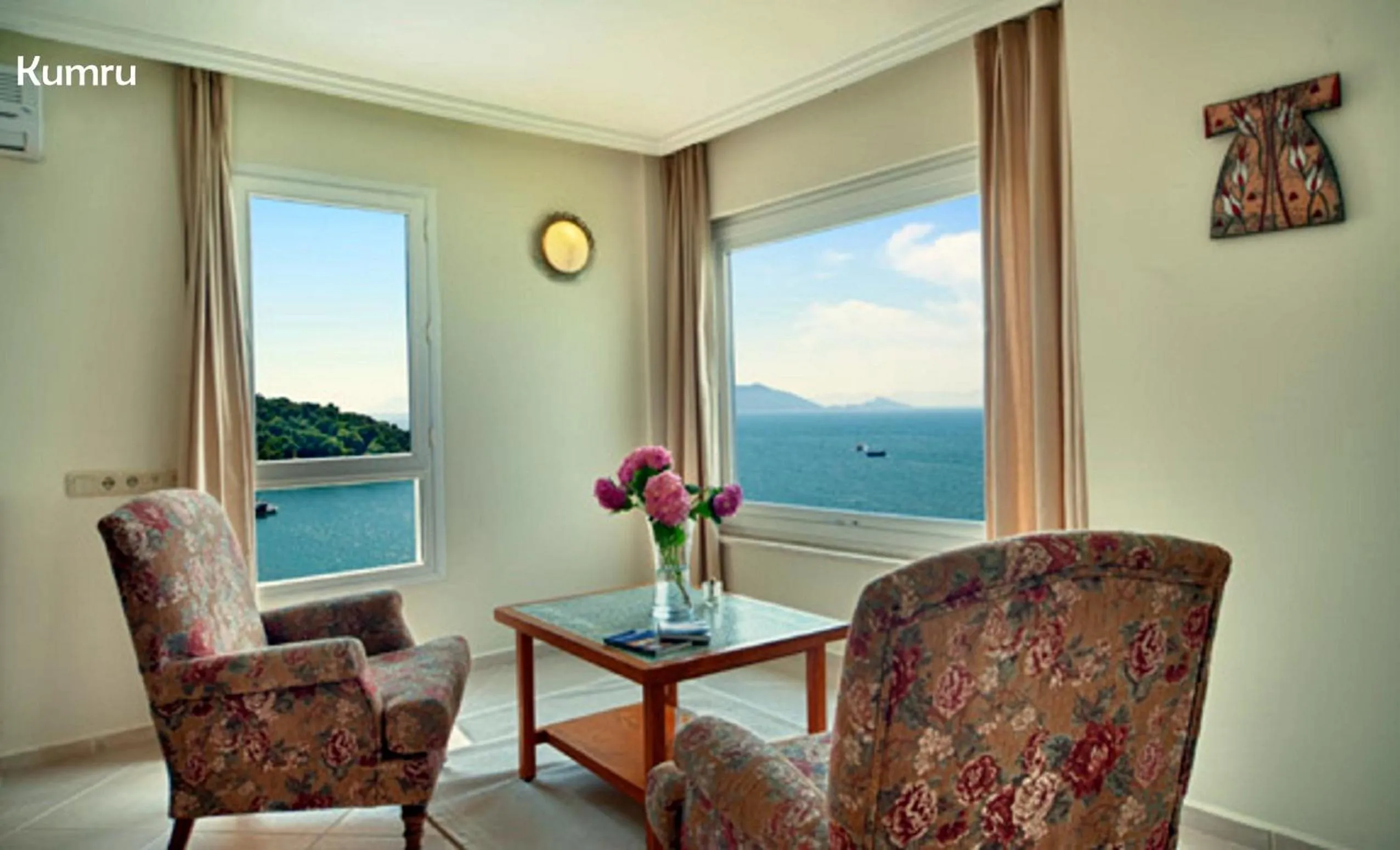 Seating area in Ece Hotel Sovalye Island