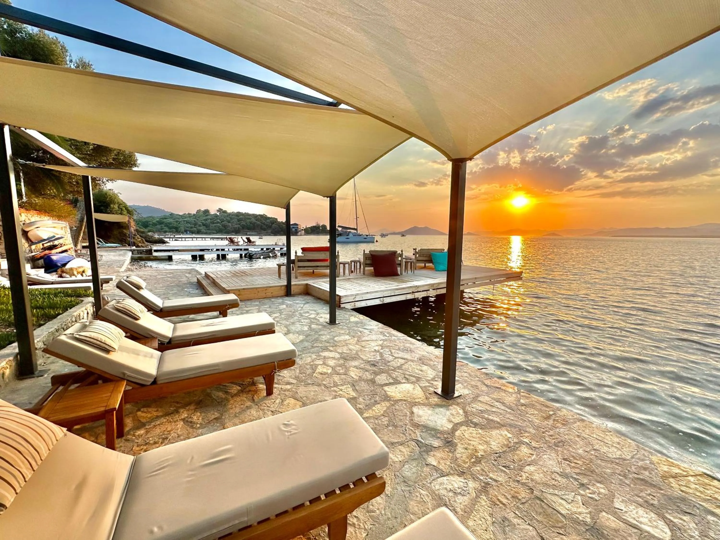 Beach in Ece Hotel Sovalye Island