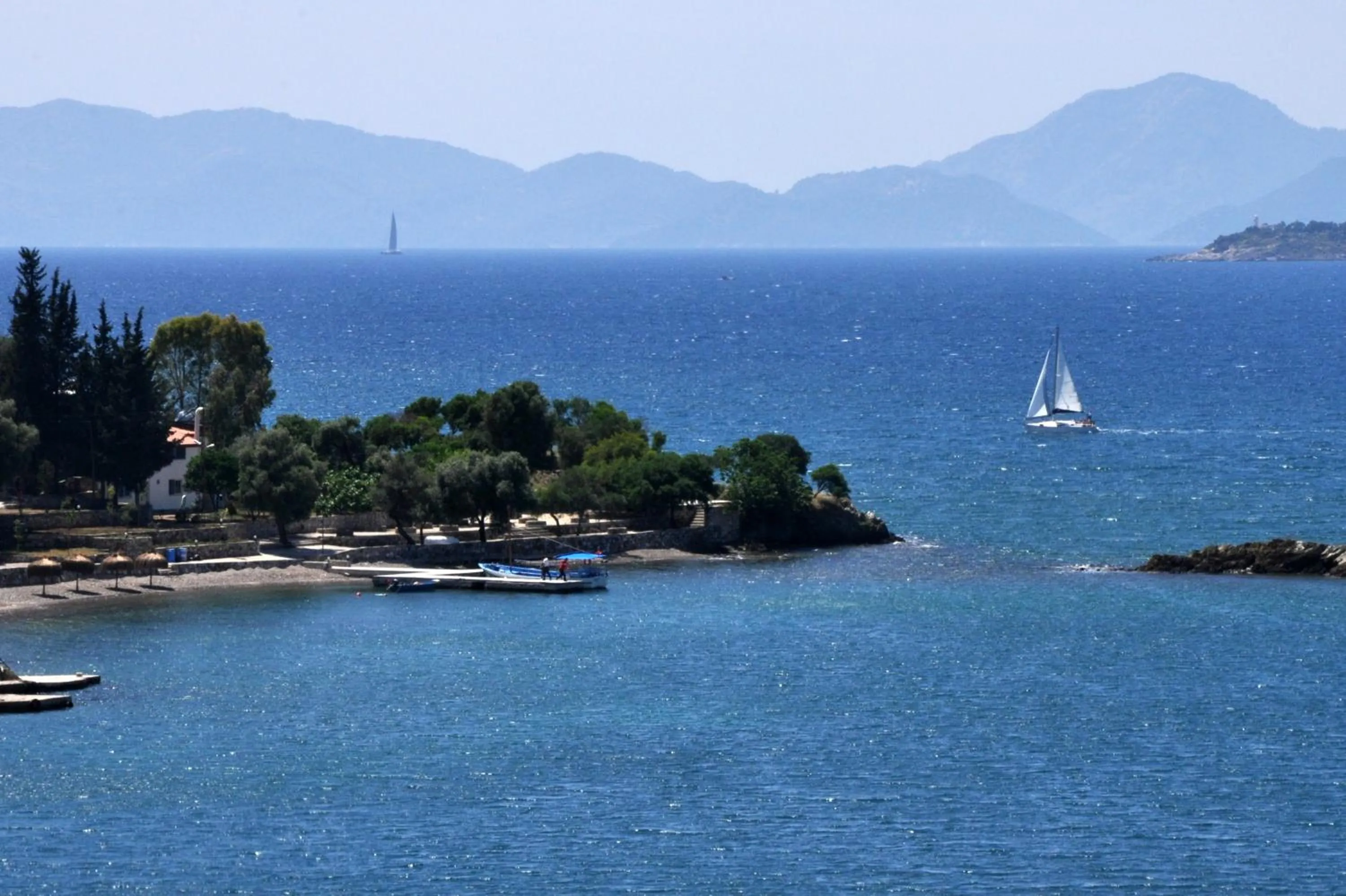 Restaurant/places to eat in Ece Hotel Sovalye Island