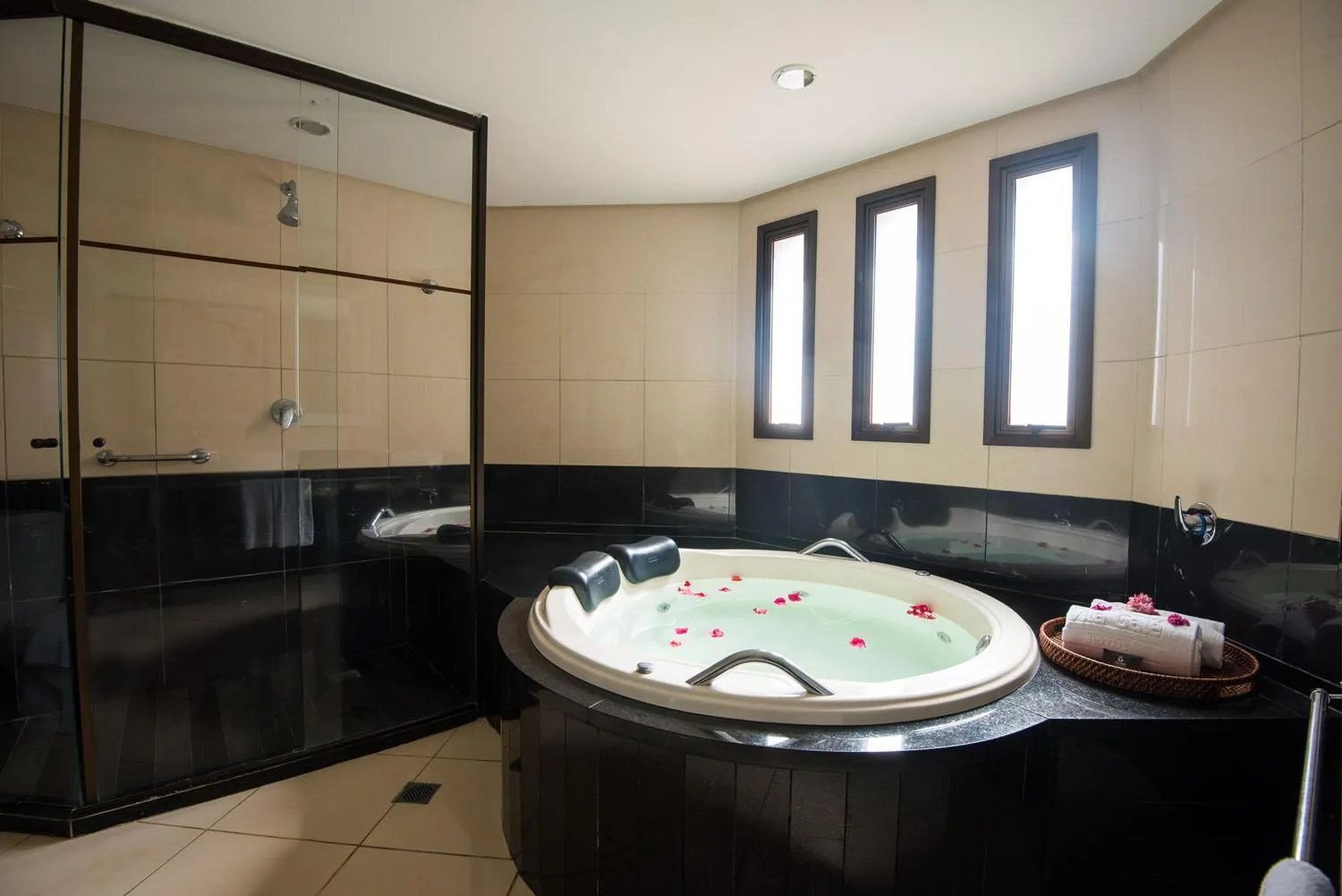 Hot Tub in Vila Galé Resort Marés - All Inclusive