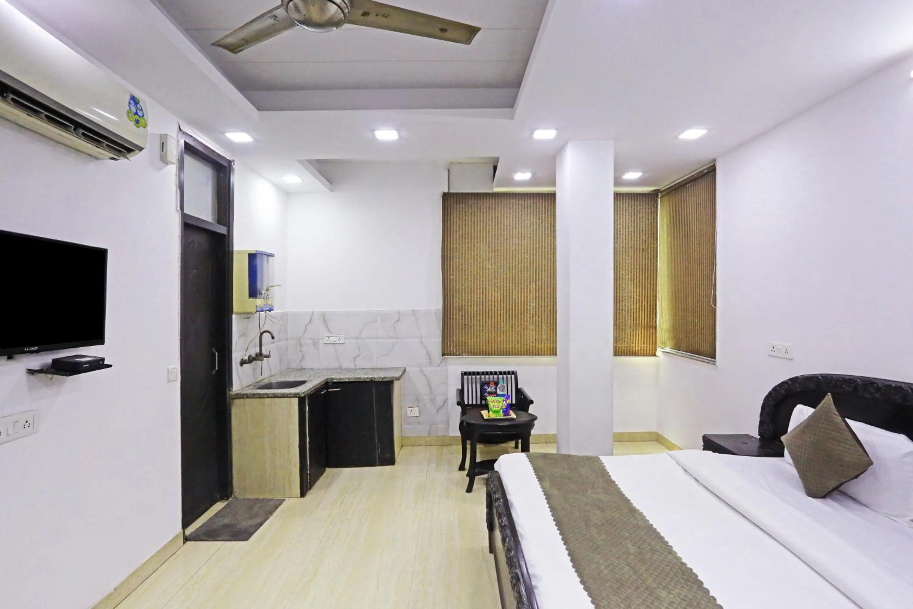 Bed in Mauryan Elite Hotel Lajpat Nager