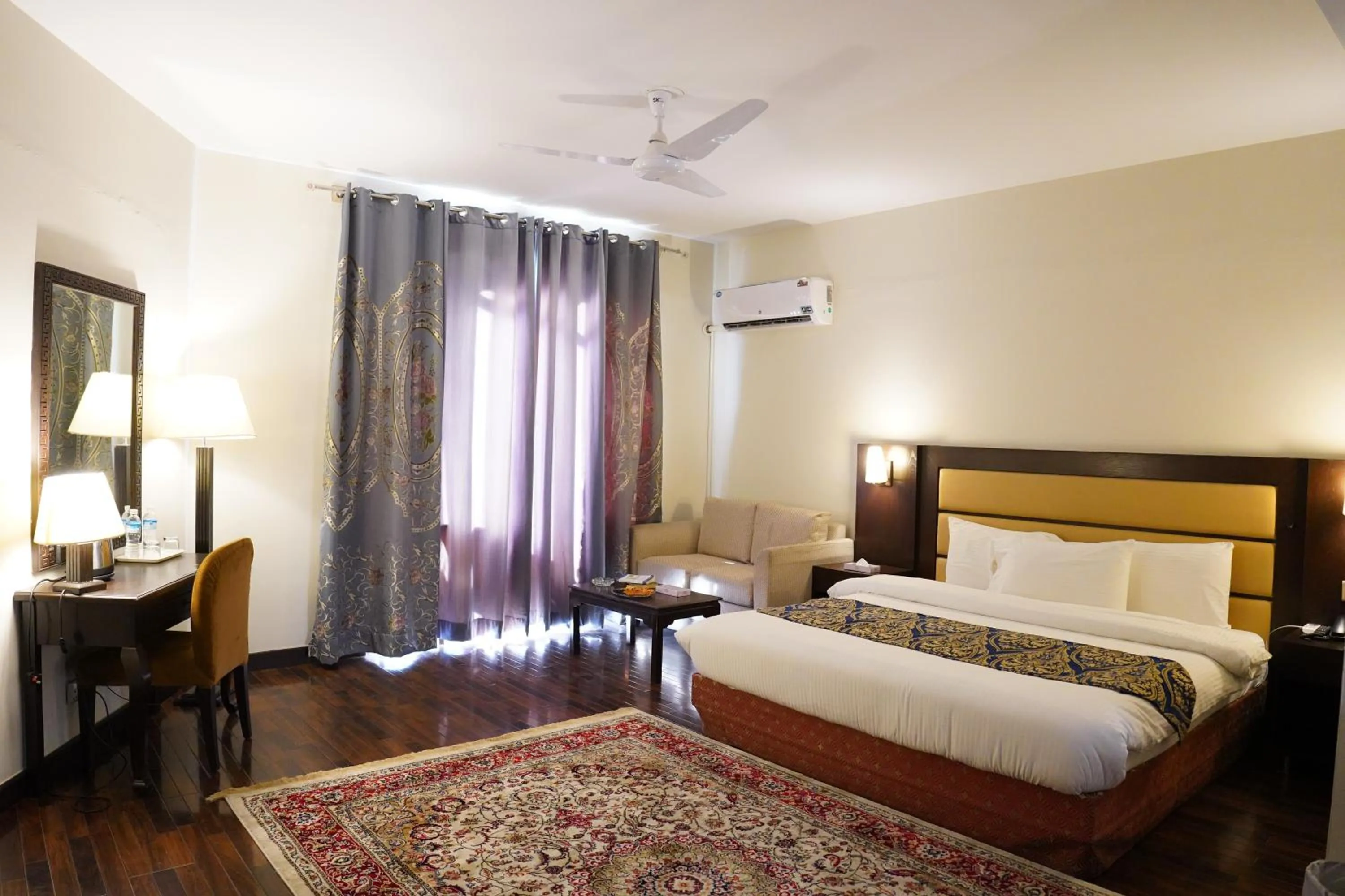 Bedroom, Bed in Hunza Darbar Hotel