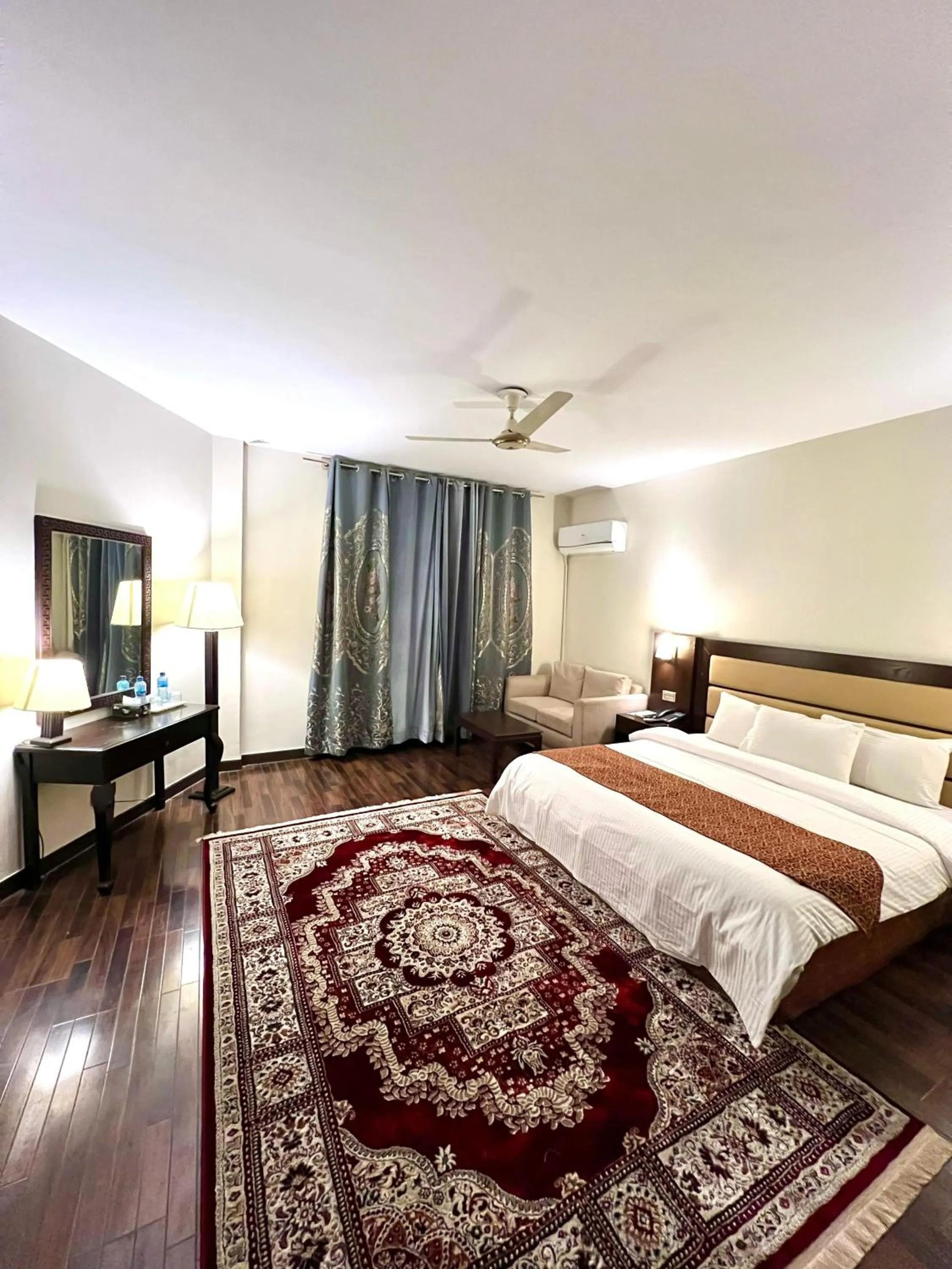 Photo of the whole room, Bed in Hunza Darbar Hotel