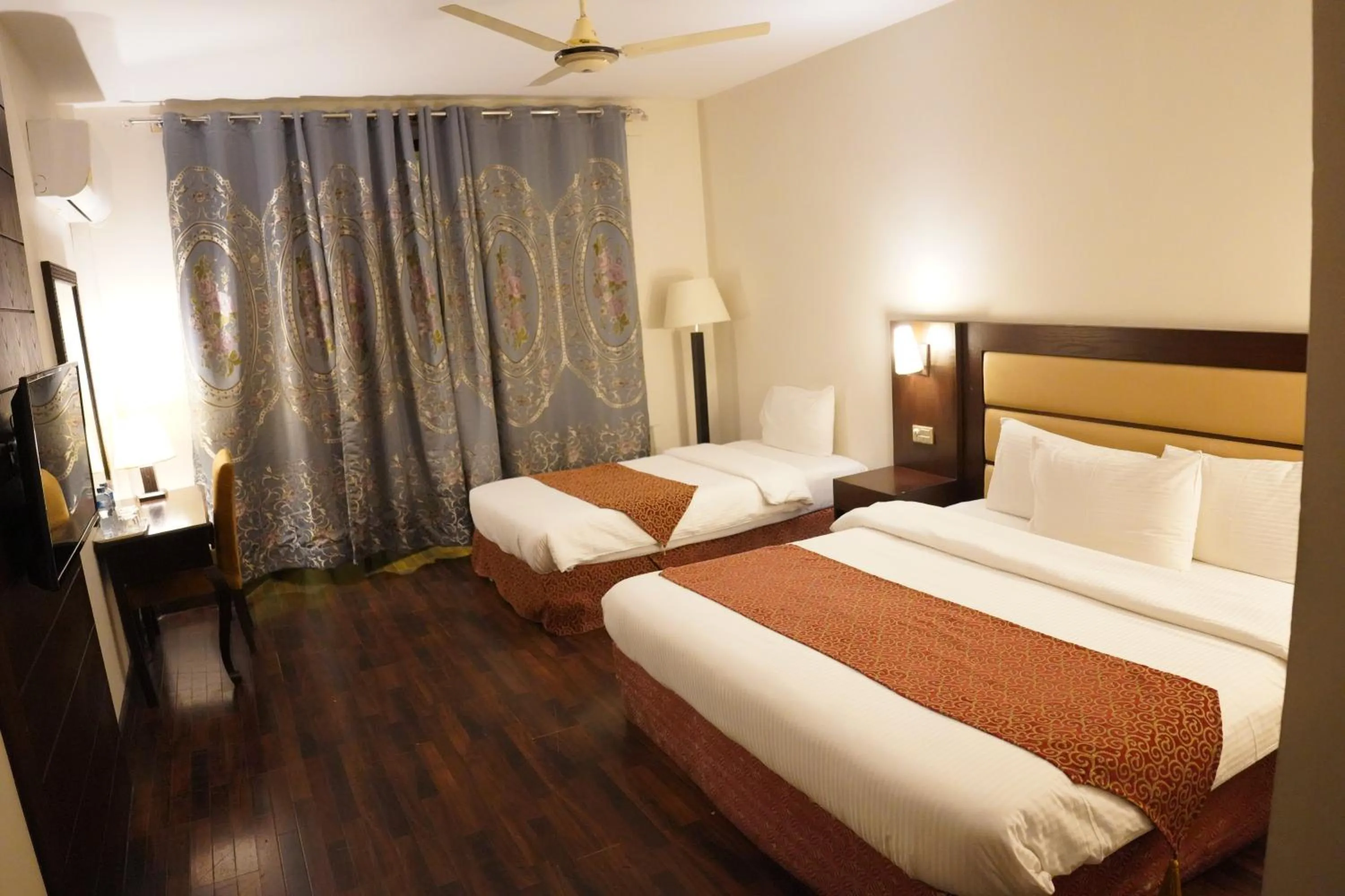 Bed in Hunza Darbar Hotel