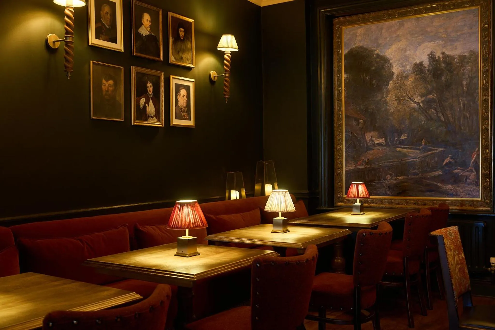 Lounge or bar in The White Horse - A Heartwood Inn