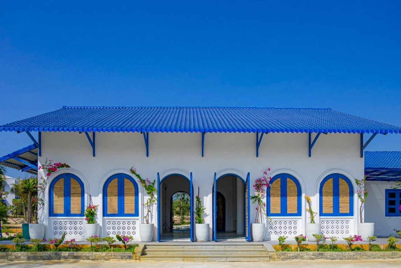 Restaurant/places to eat in KIGI Beach Resort