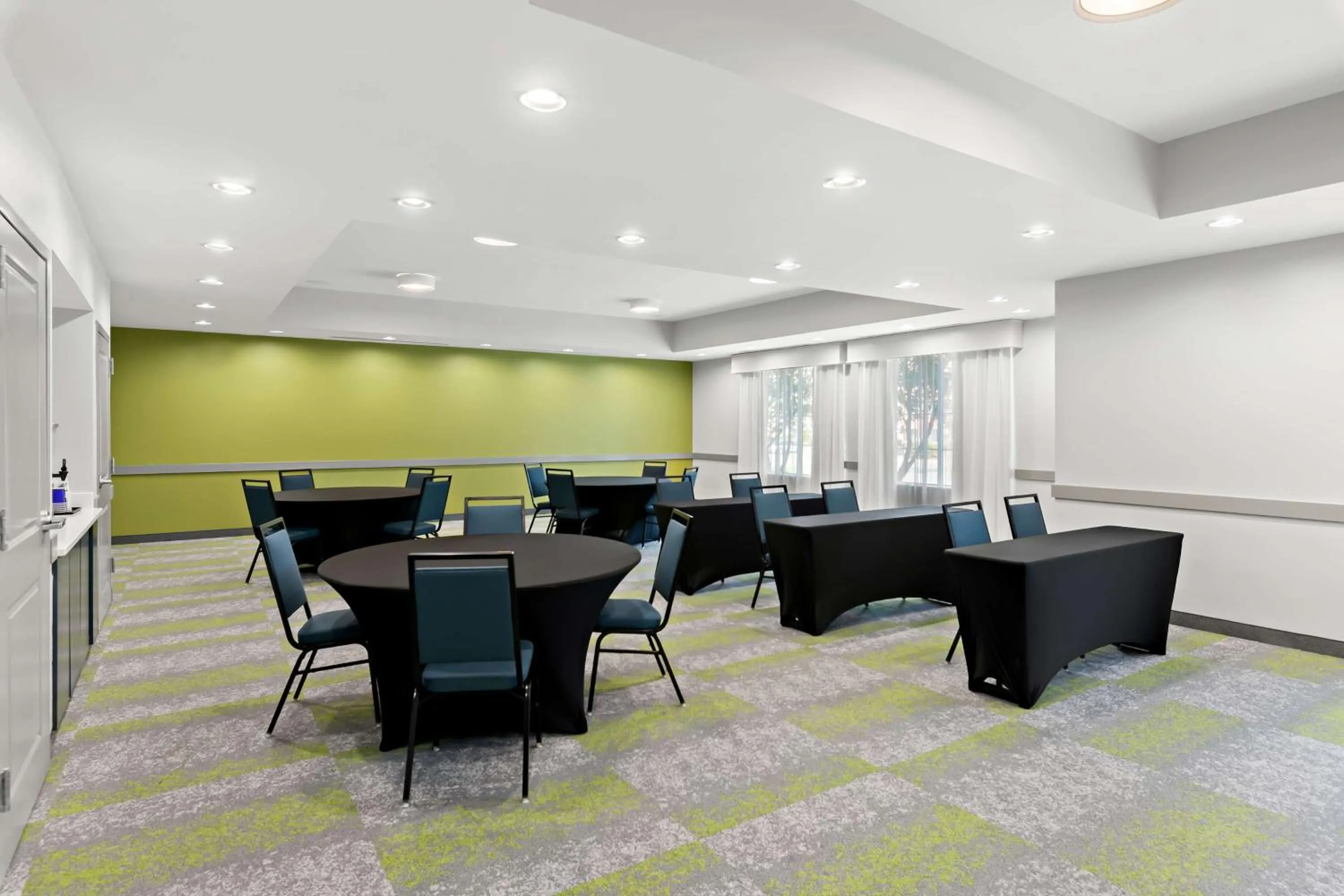 Meeting/conference room in Spark by Hilton Little Rock West