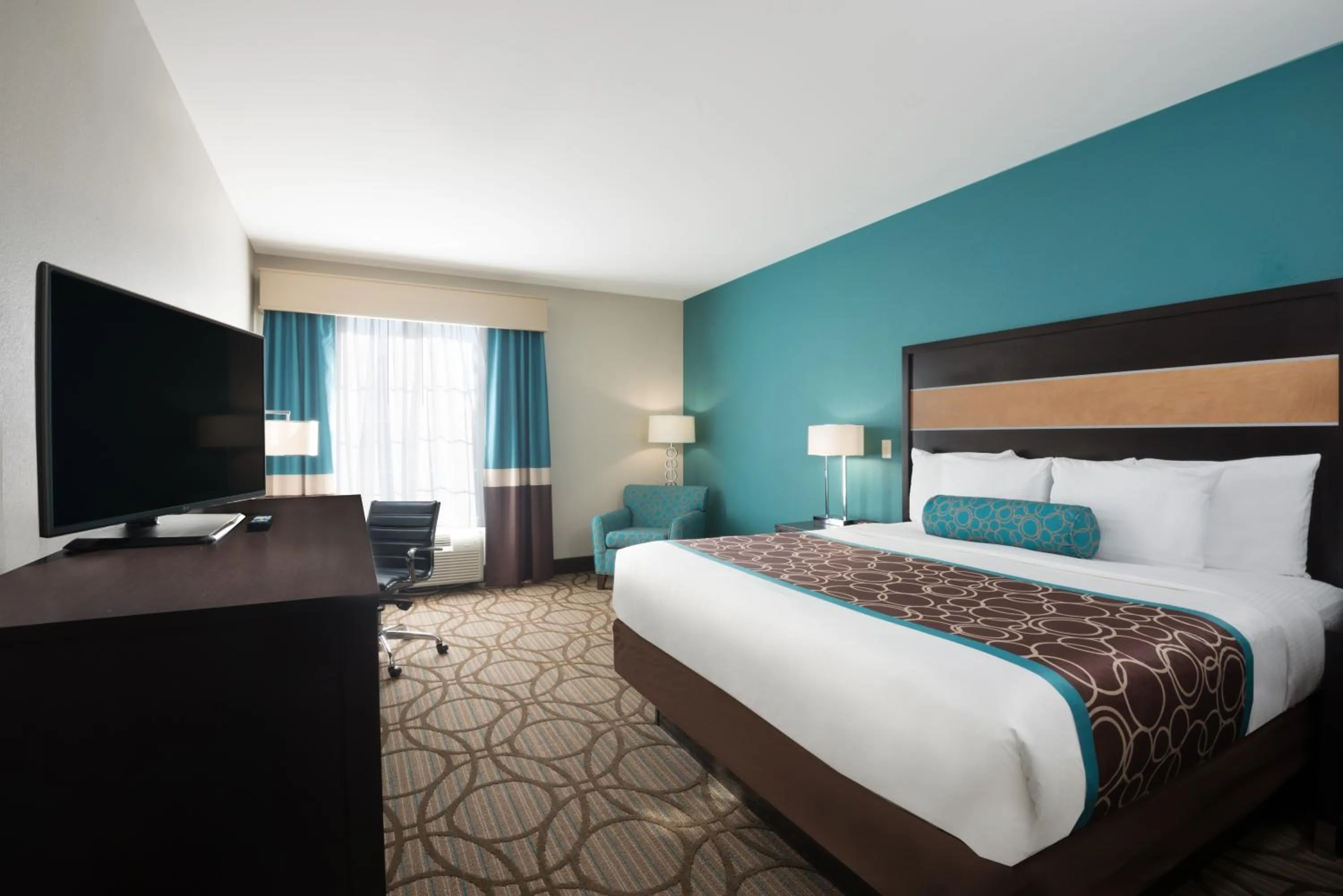 Bed in La Quinta by Wyndham Little Rock - West