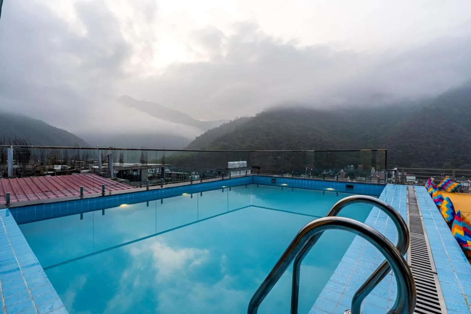 goSTOPS PLUS Rishikesh Tapovan