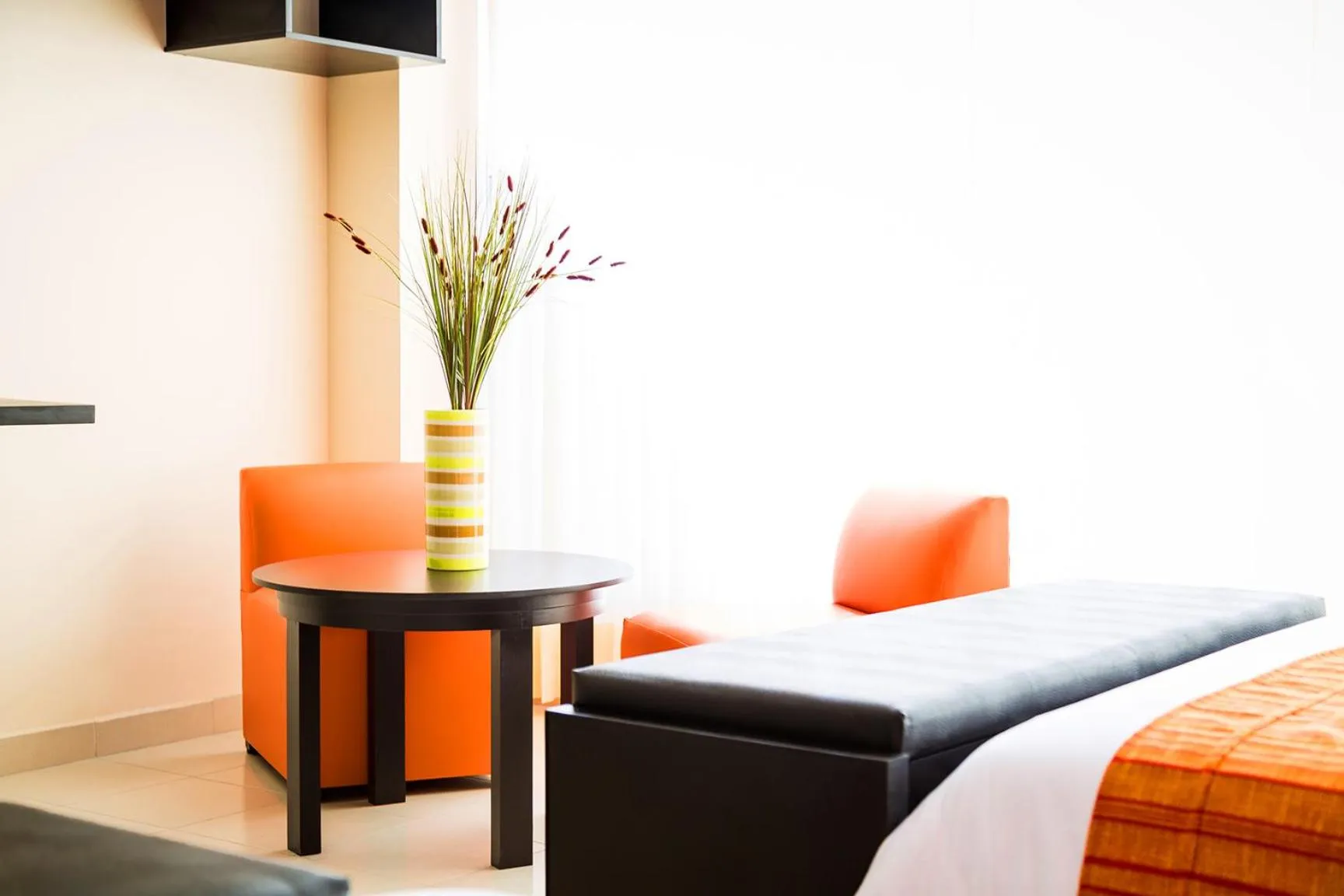 Living room, Bed in Inn Express Hotel Tula