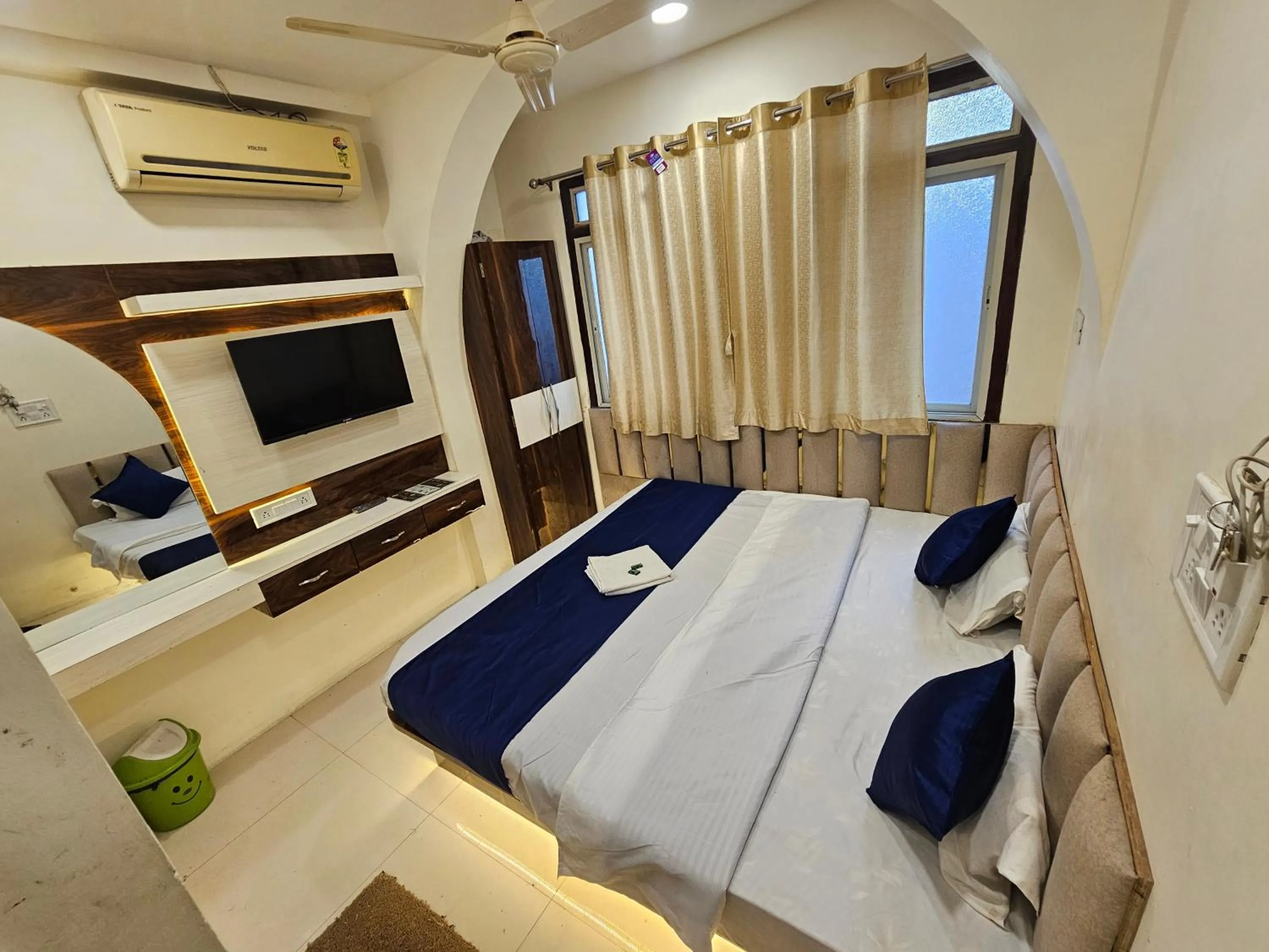 View (from property/room), Bed in Hotel Aagman Palace - Near Mahakal Temple