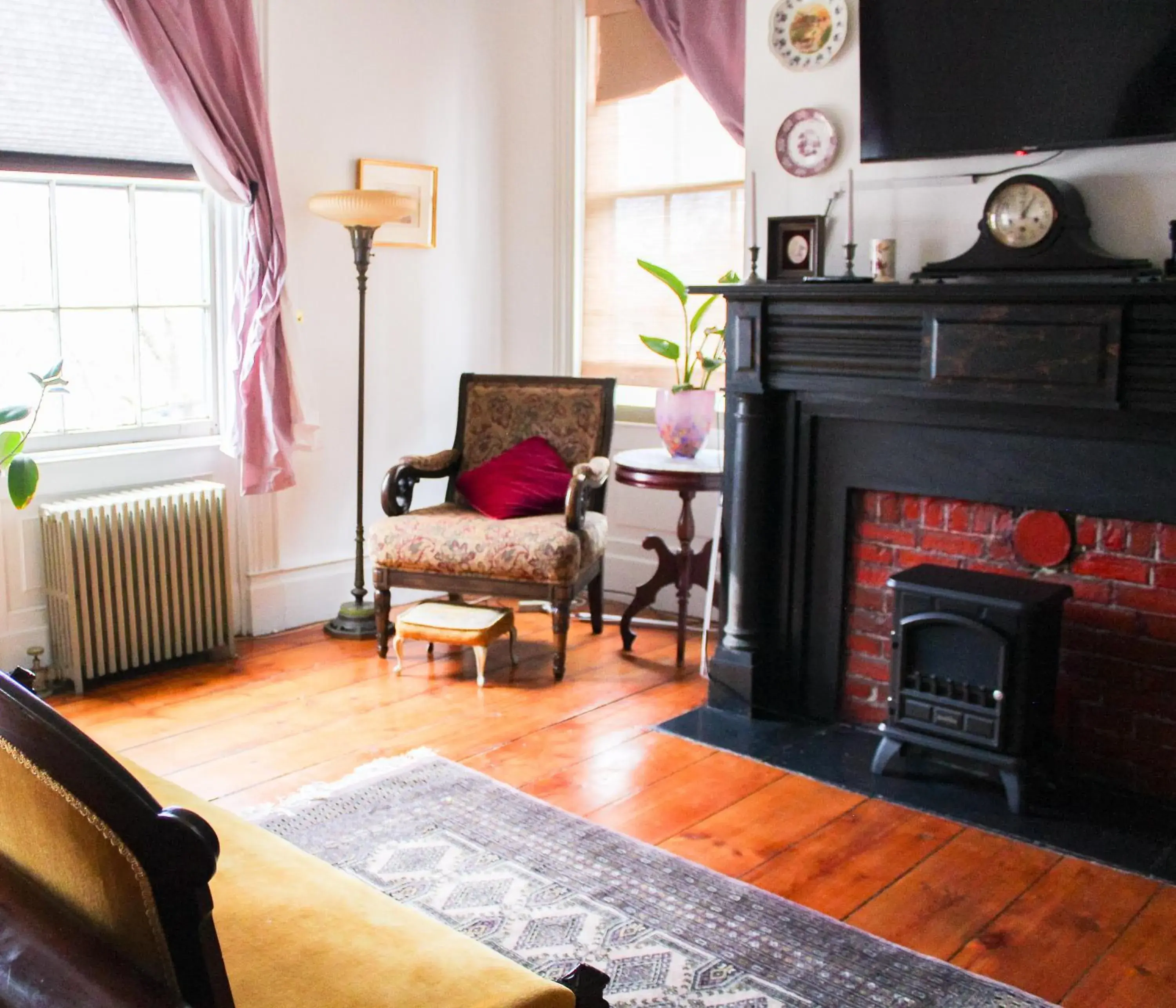 Deluxe King Suite in The Borland House Inn Deluxe King Suite in The Borland House Inn