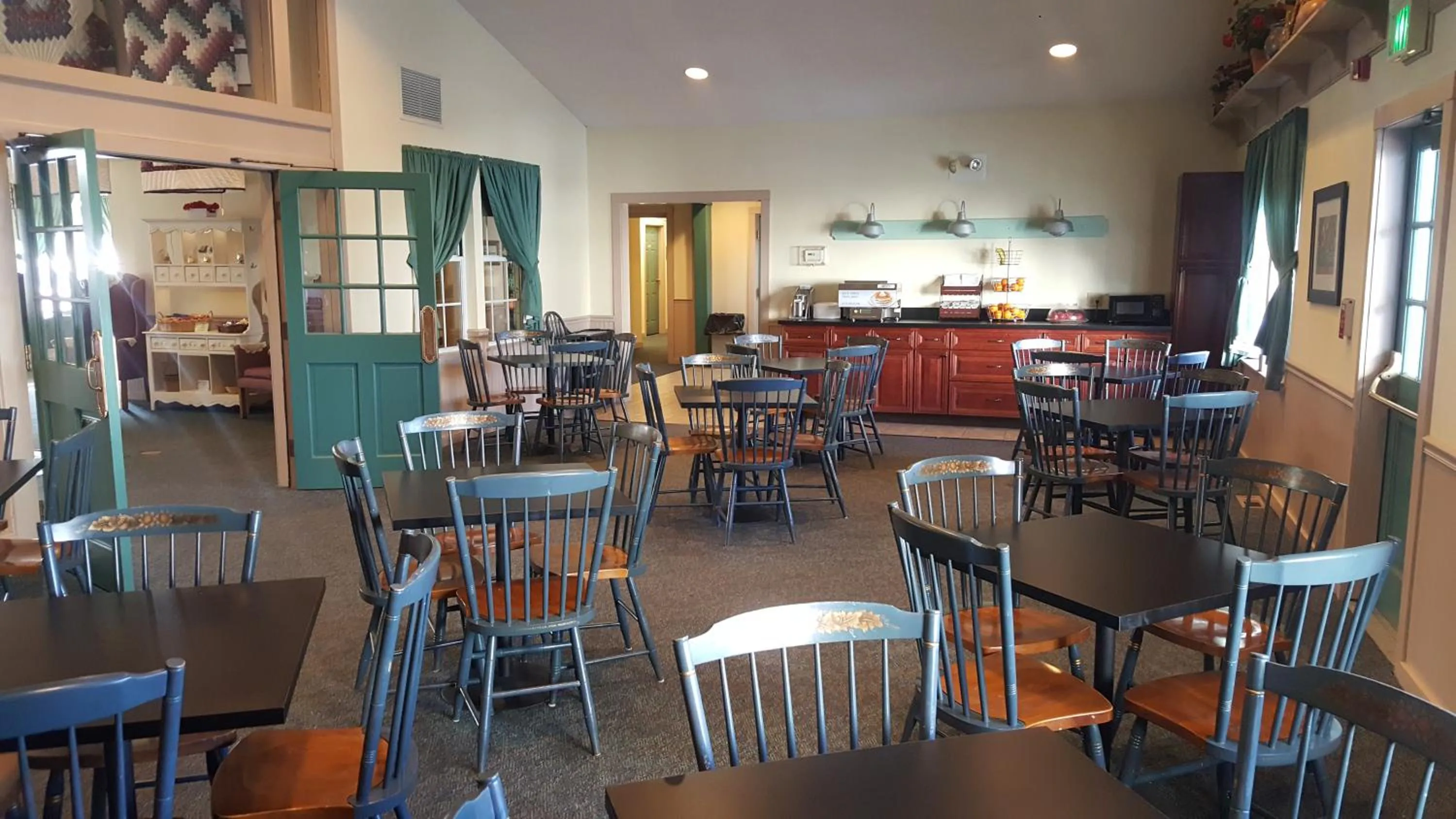 Continental breakfast in Amish Inn