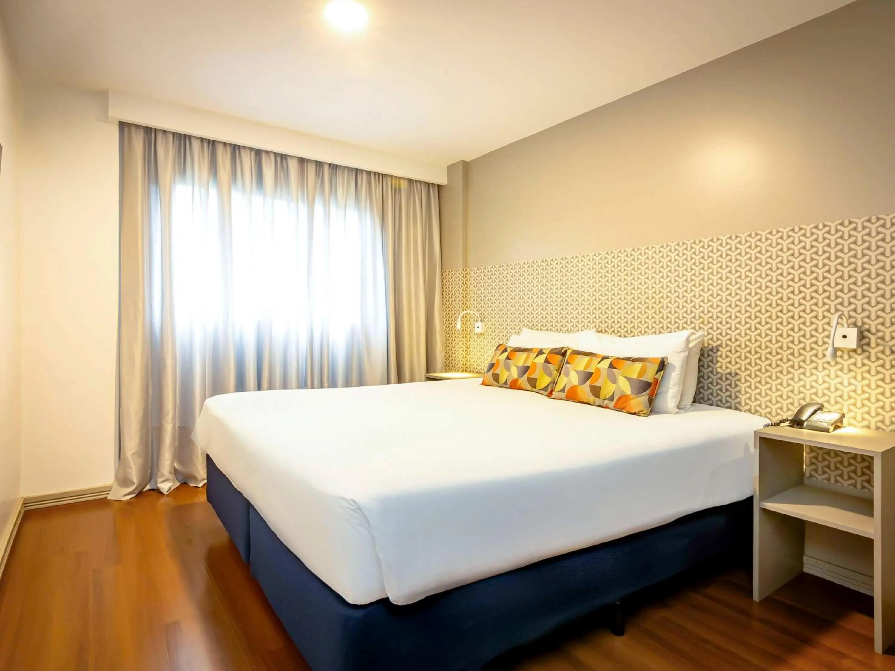 Bedroom, Bed in Mercure Curitiba 7 de Setembro