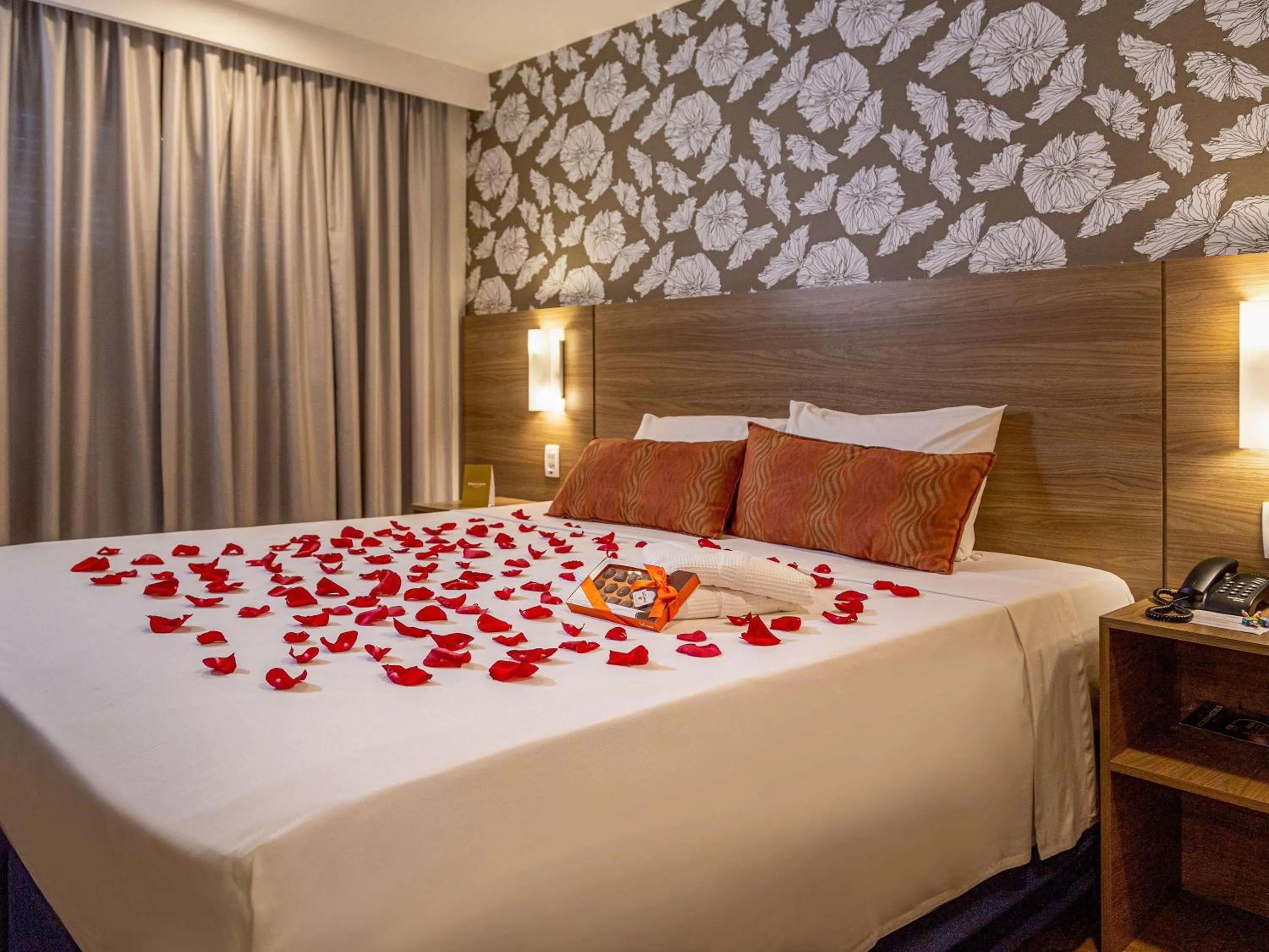 wedding, Bed in Mercure Curitiba 7 de Setembro