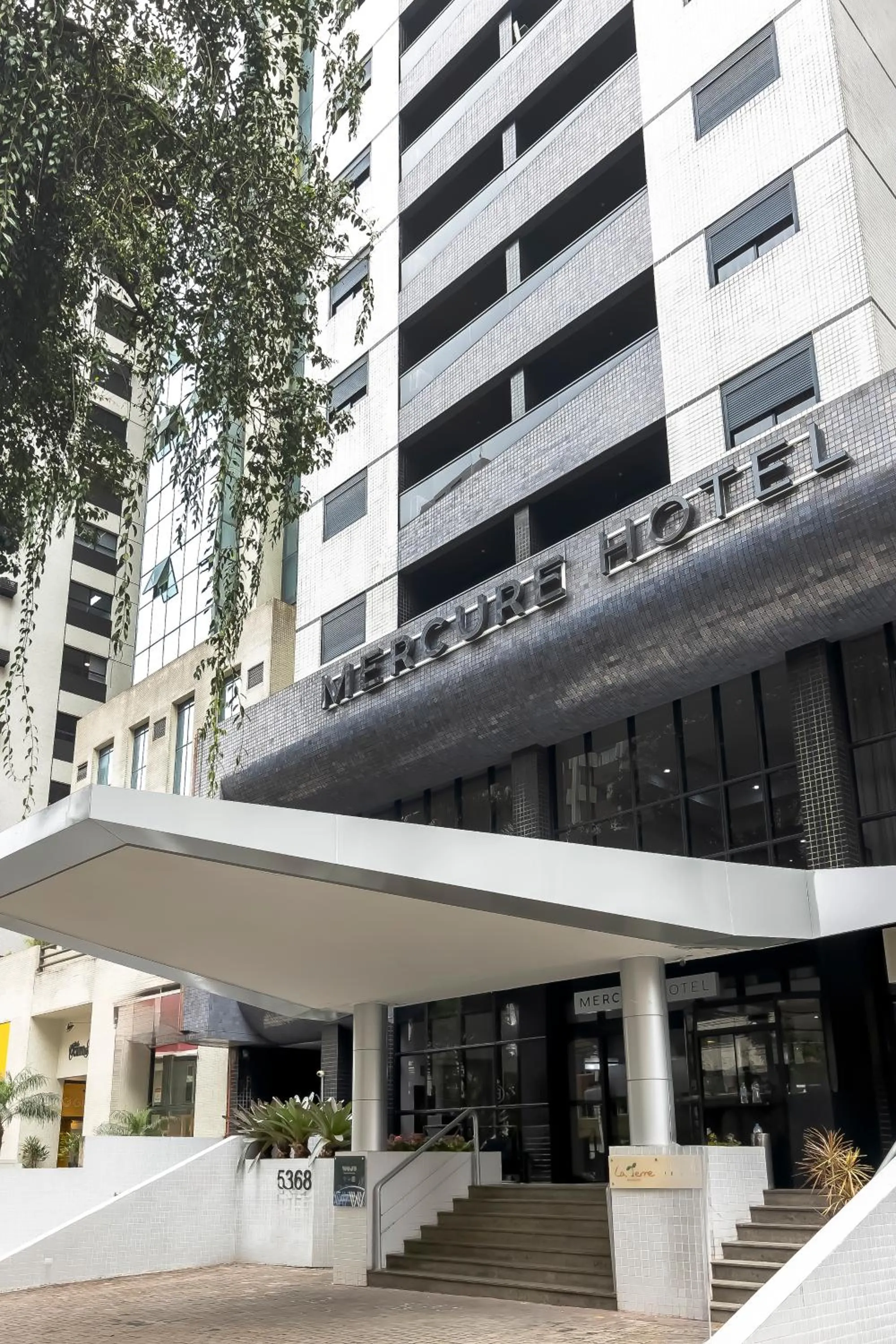 Facade/entrance in Mercure Curitiba 7 de Setembro