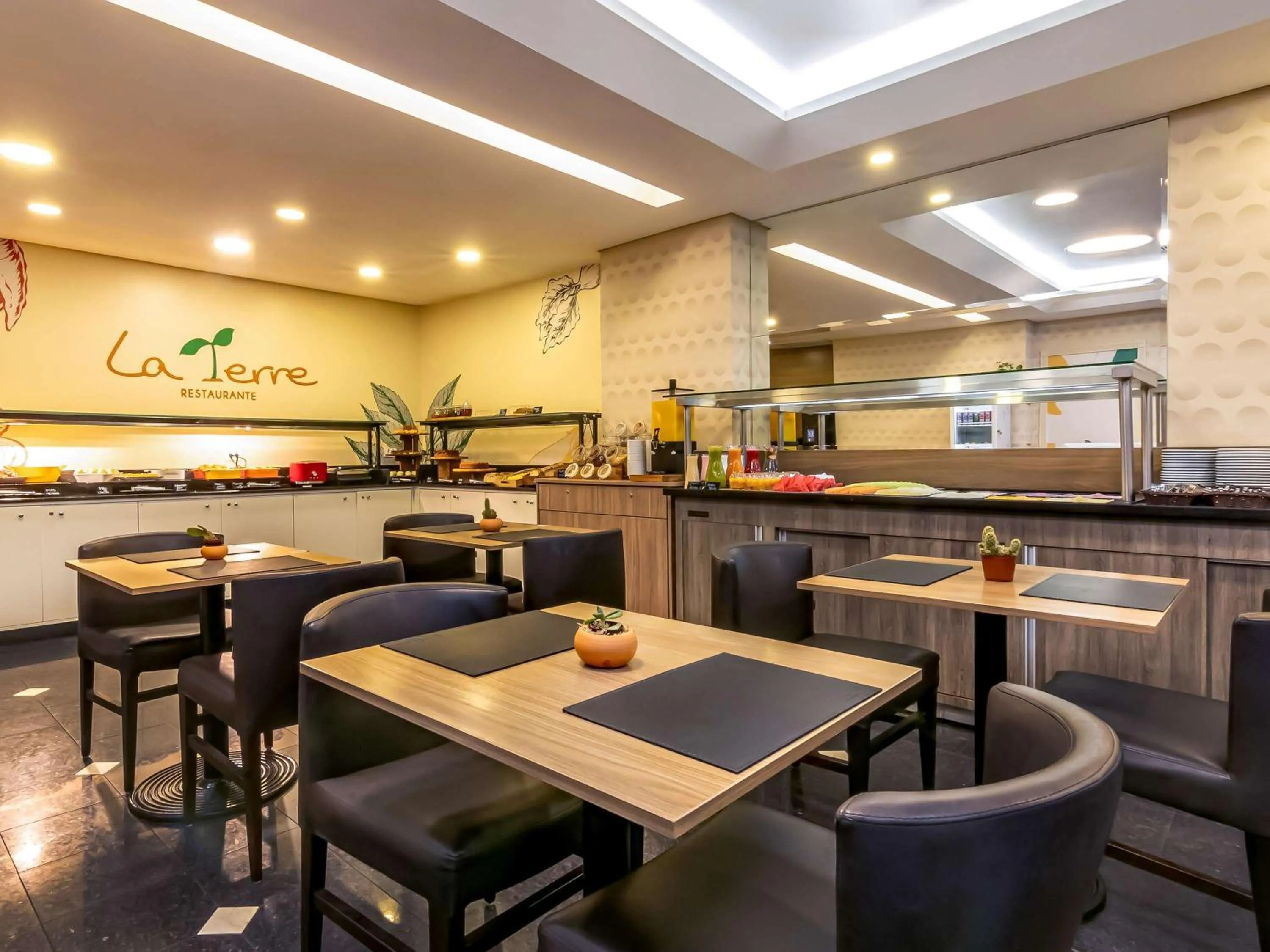Restaurant/places to eat in Mercure Curitiba 7 de Setembro